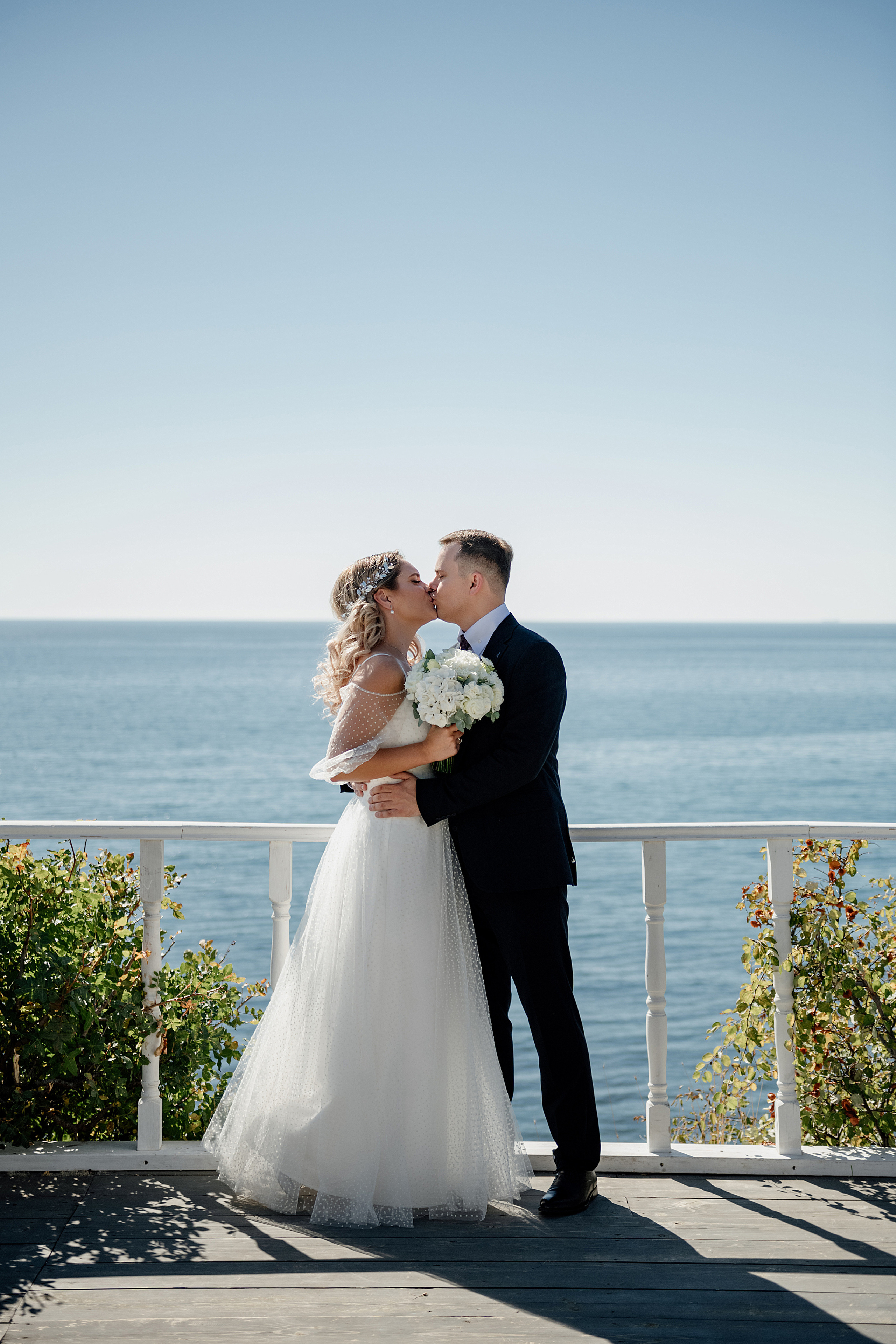 Свадьба букет невесты жених невеста свадебное платье. Свадебный фотограф Новороссийск Марина КрамарИна Полещук