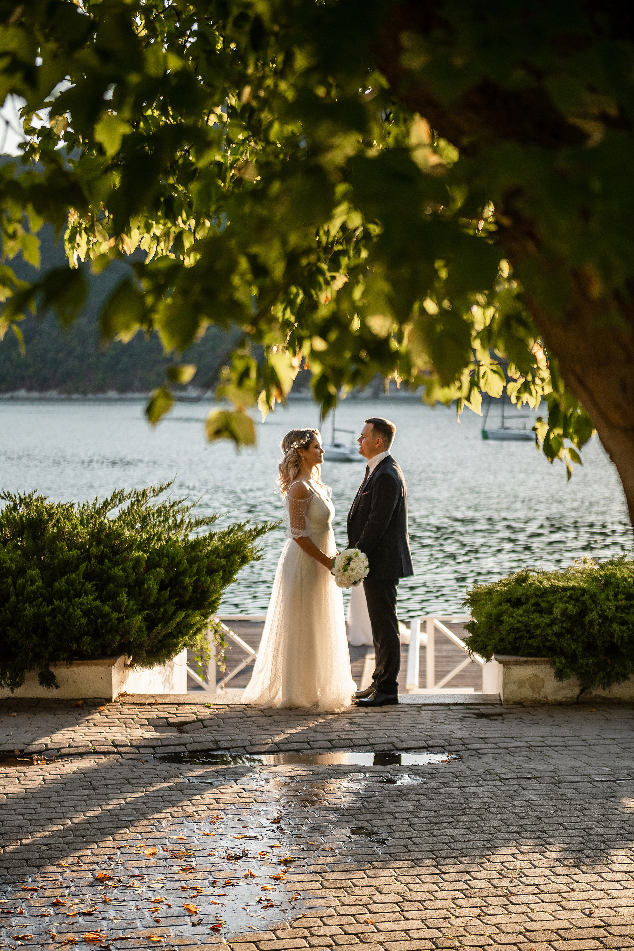 Свадьба букет невесты жених невеста свадебное платье. Свадебный фотограф Новороссийск Марина КрамарИна Полещук