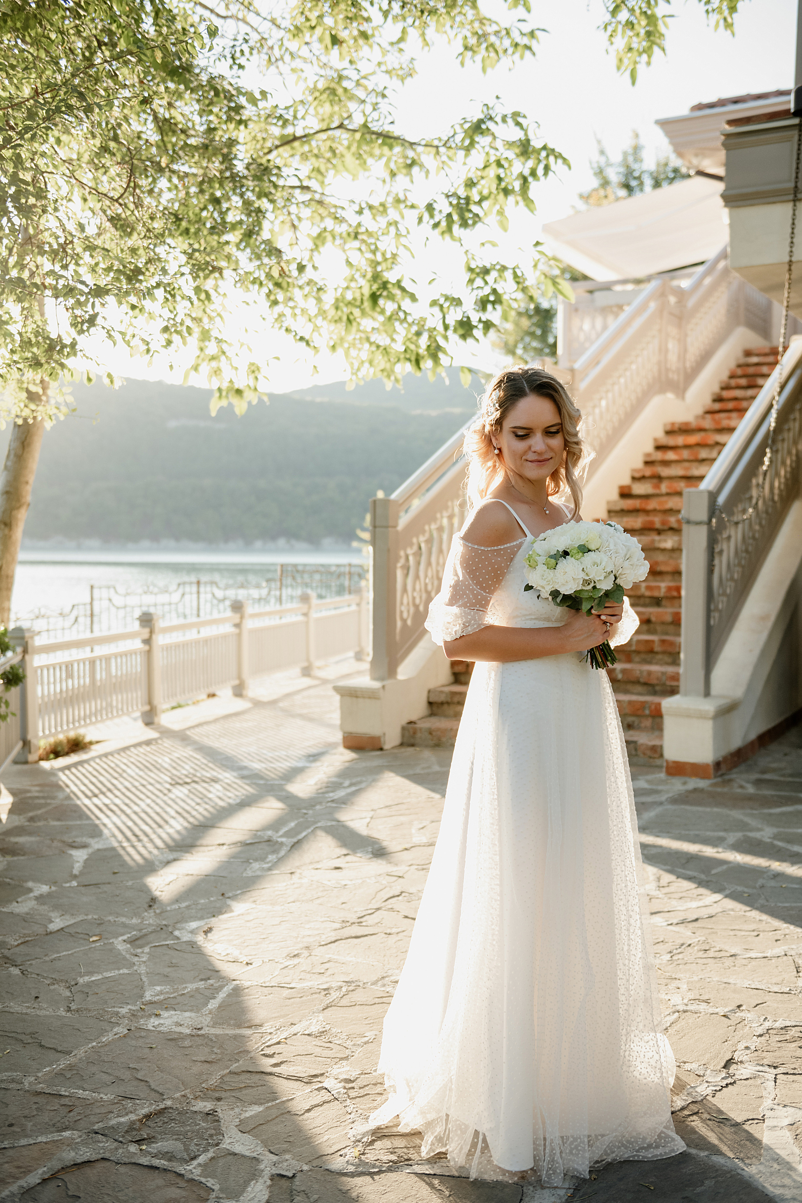 Свадьба букет невесты жених невеста свадебное платье. Свадебный фотограф Новороссийск Марина КрамарИна Полещук