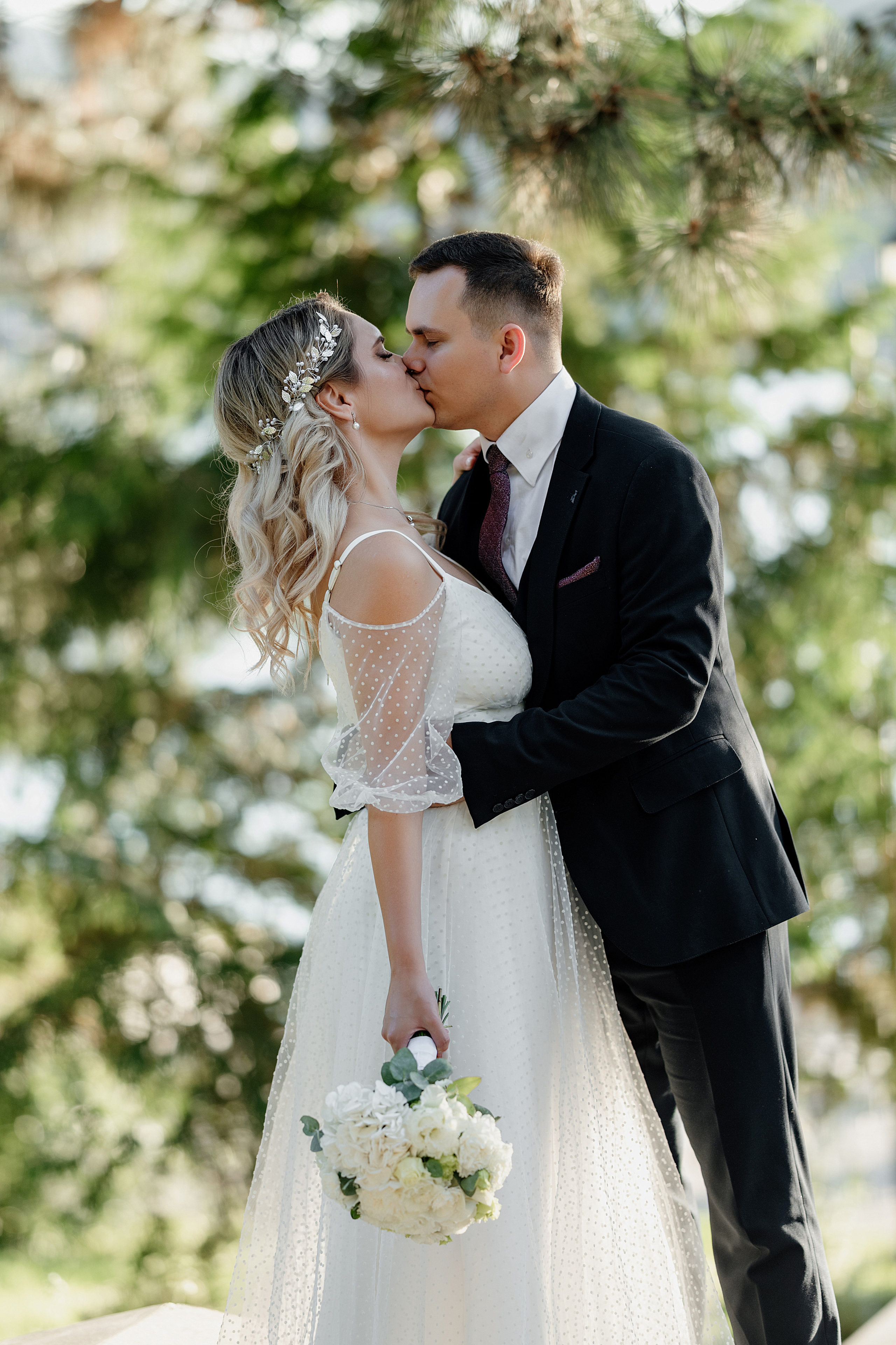 Свадьба букет невесты жених невеста свадебное платье. Свадебный фотограф Новороссийск Марина КрамарИна Полещук