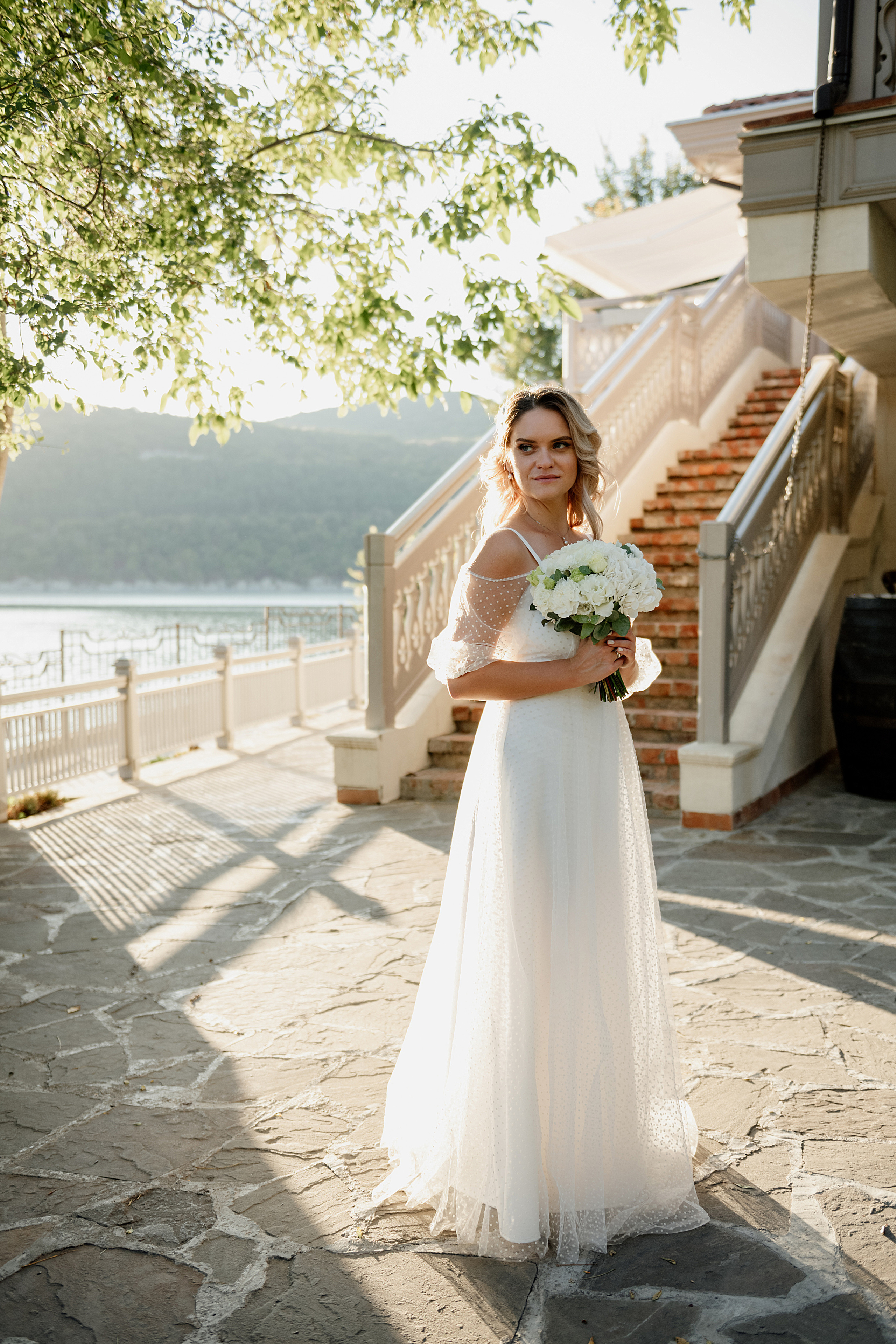 Свадьба букет невесты жених невеста свадебное платье. Свадебный фотограф Новороссийск Марина КрамарИна Полещук