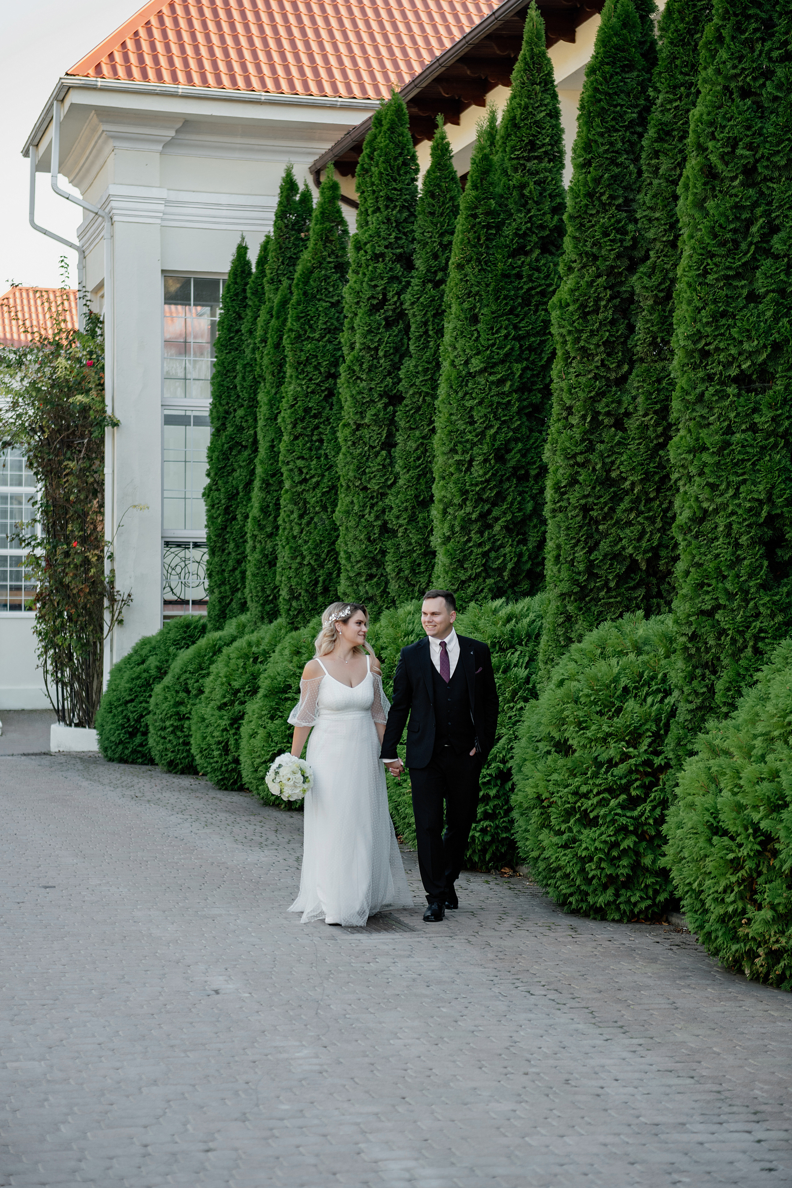 Свадьба букет невесты жених невеста свадебное платье. Свадебный фотограф Новороссийск Марина КрамарИна Полещук