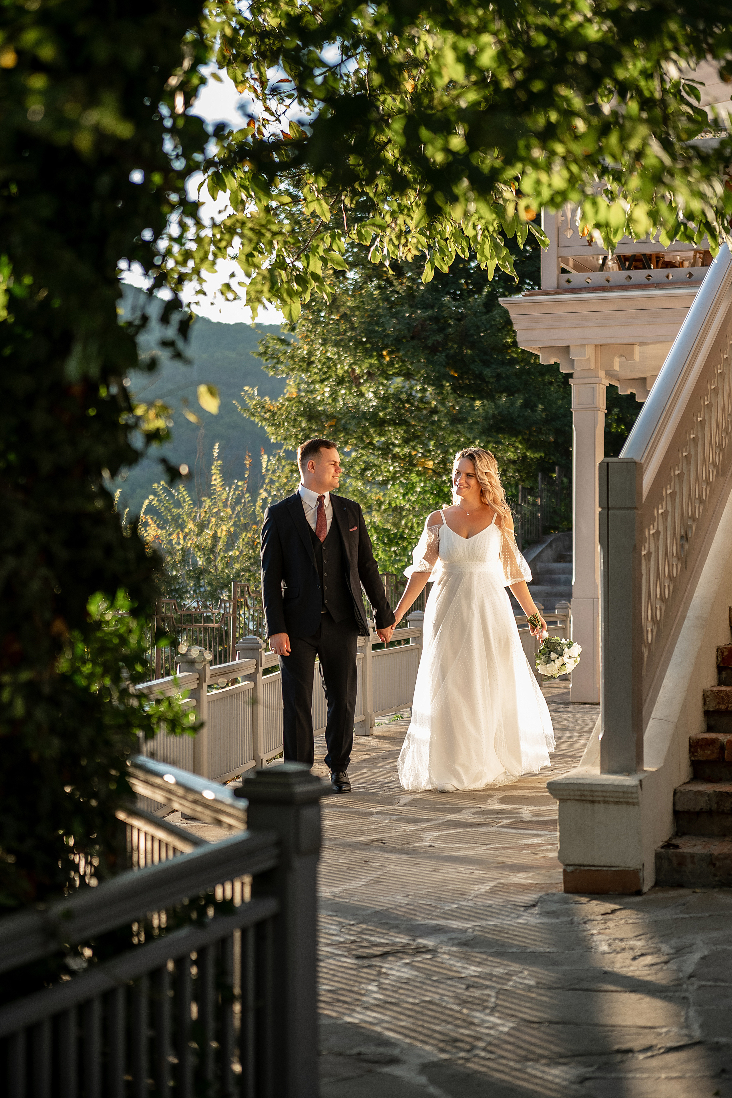 Свадьба букет невесты жених невеста свадебное платье. Свадебный фотограф Новороссийск Марина КрамарИна Полещук