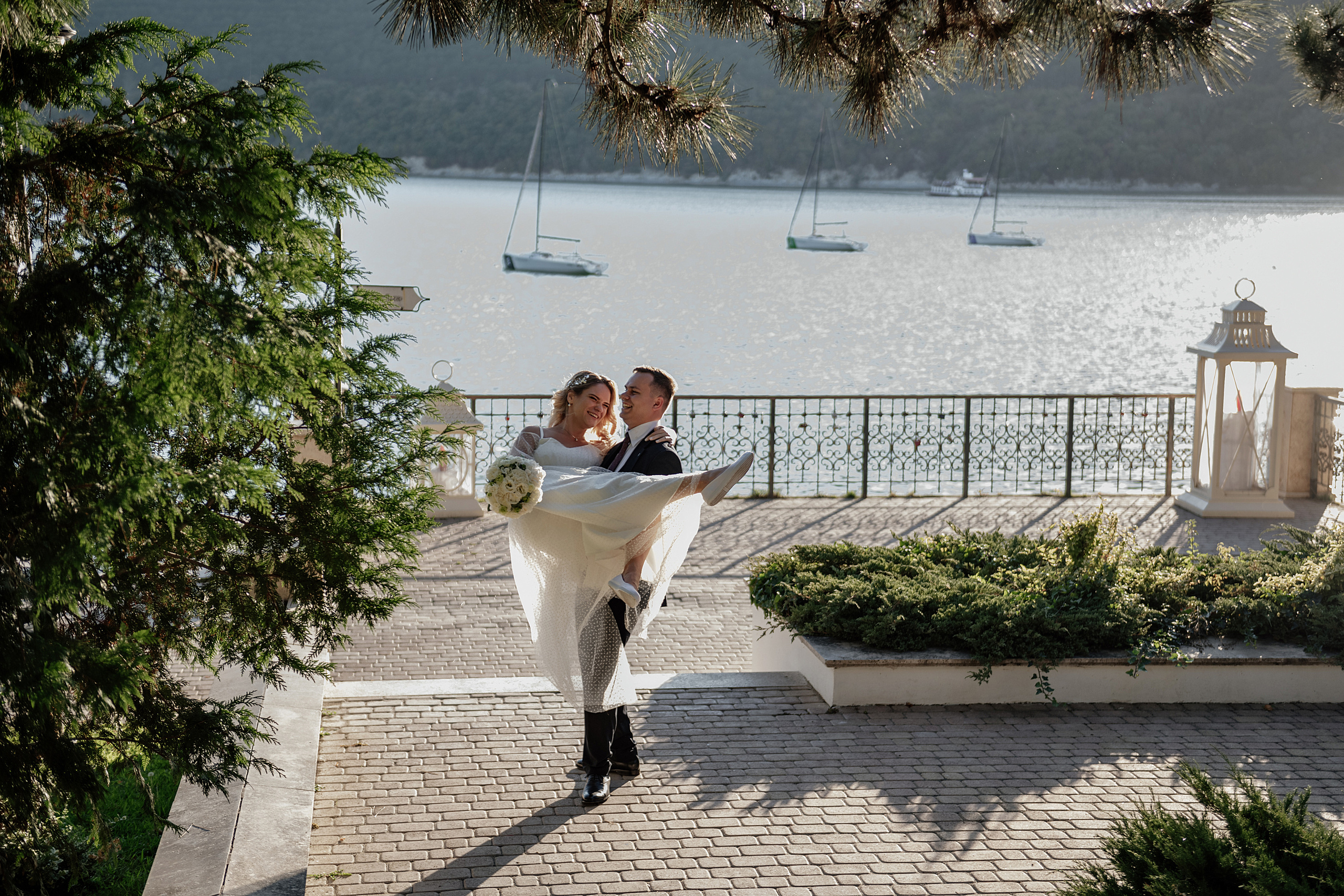 Свадьба букет невесты жених невеста свадебное платье. Свадебный фотограф Новороссийск Марина КрамарИна Полещук
