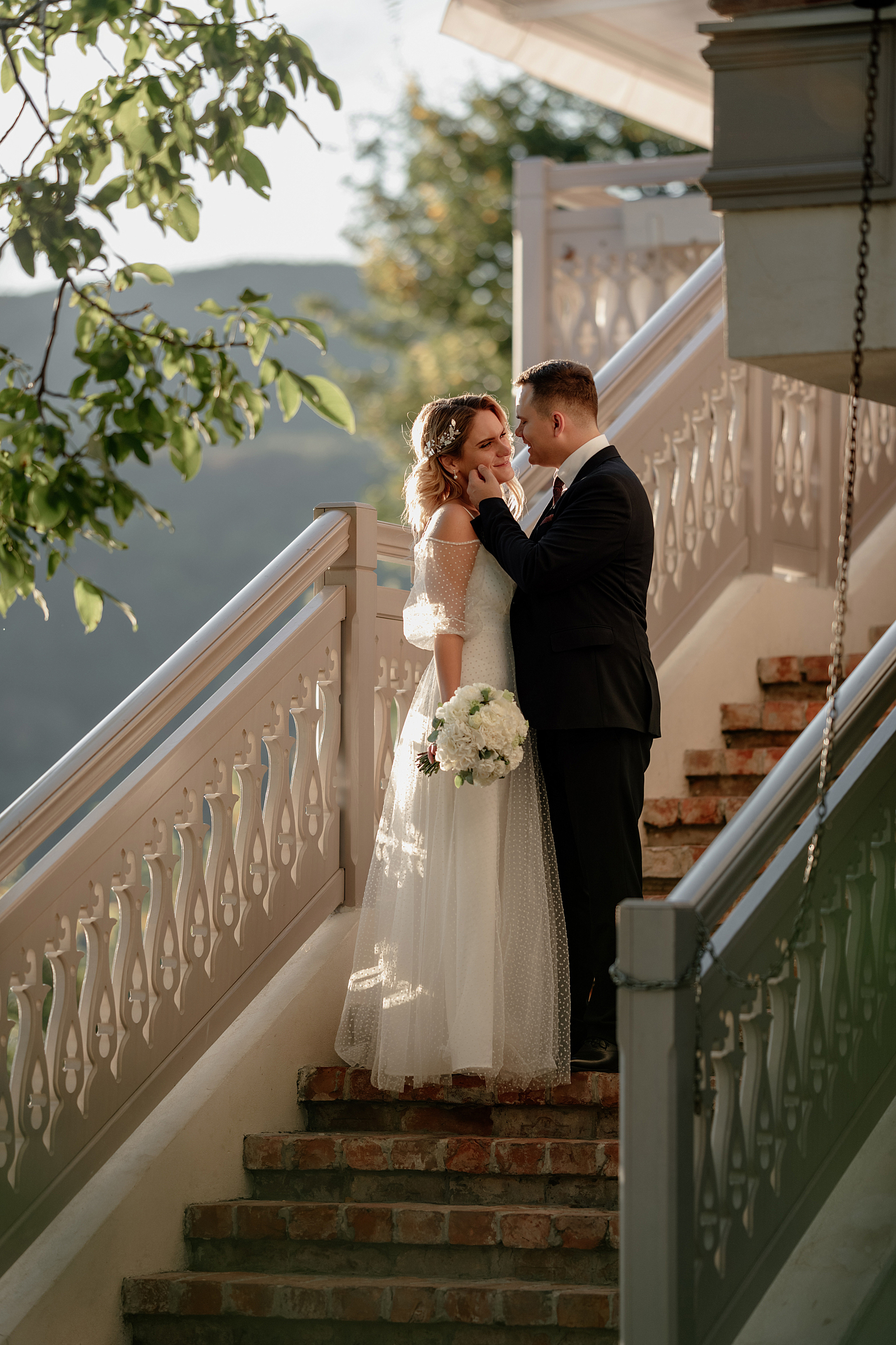 Свадьба букет невесты жених невеста свадебное платье. Свадебный фотограф Новороссийск Марина КрамарИна Полещук