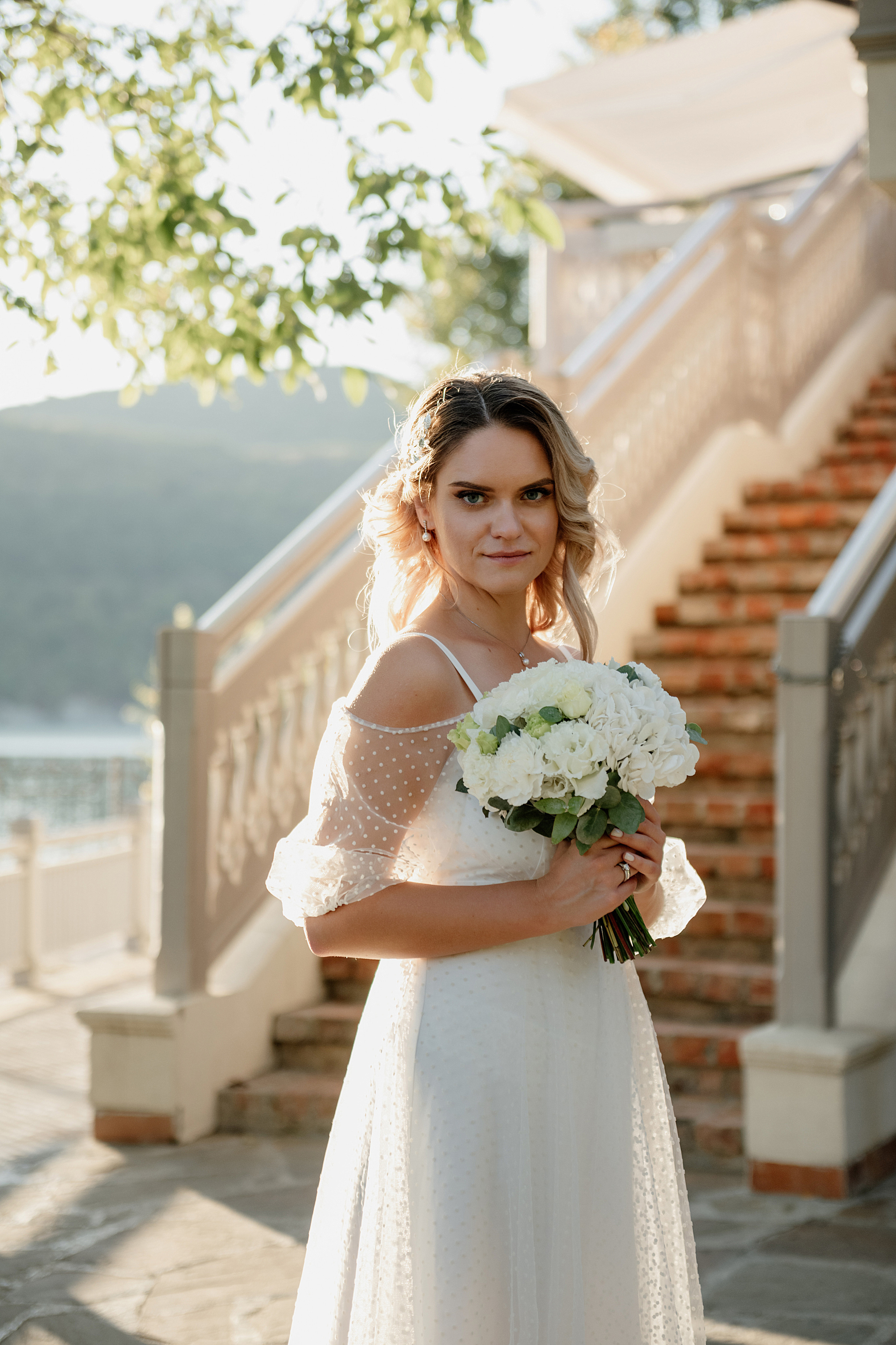 Свадьба букет невесты жених невеста свадебное платье. Свадебный фотограф Новороссийск Марина КрамарИна Полещук