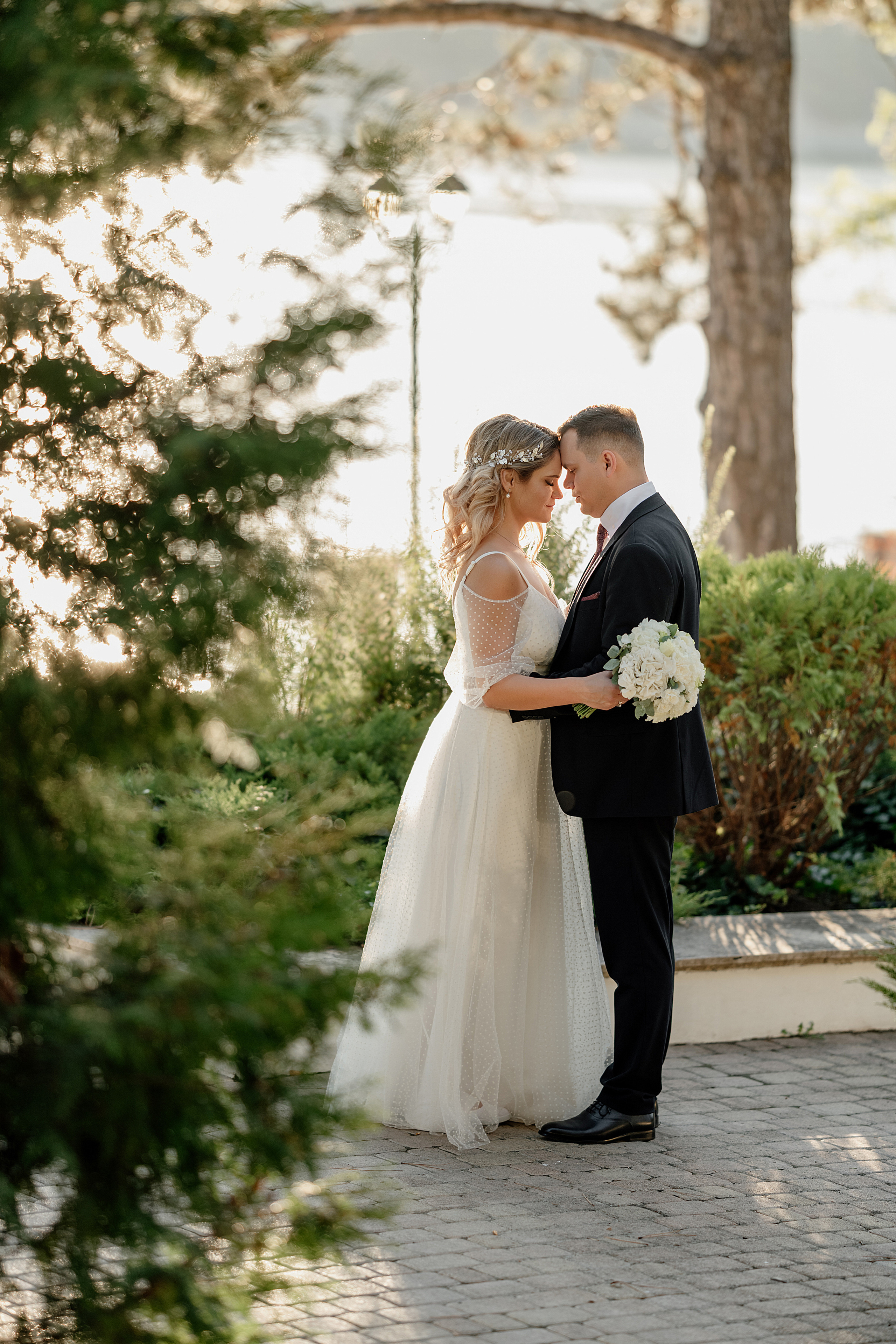 Свадьба букет невесты жених невеста свадебное платье. Свадебный фотограф Новороссийск Марина КрамарИна Полещук