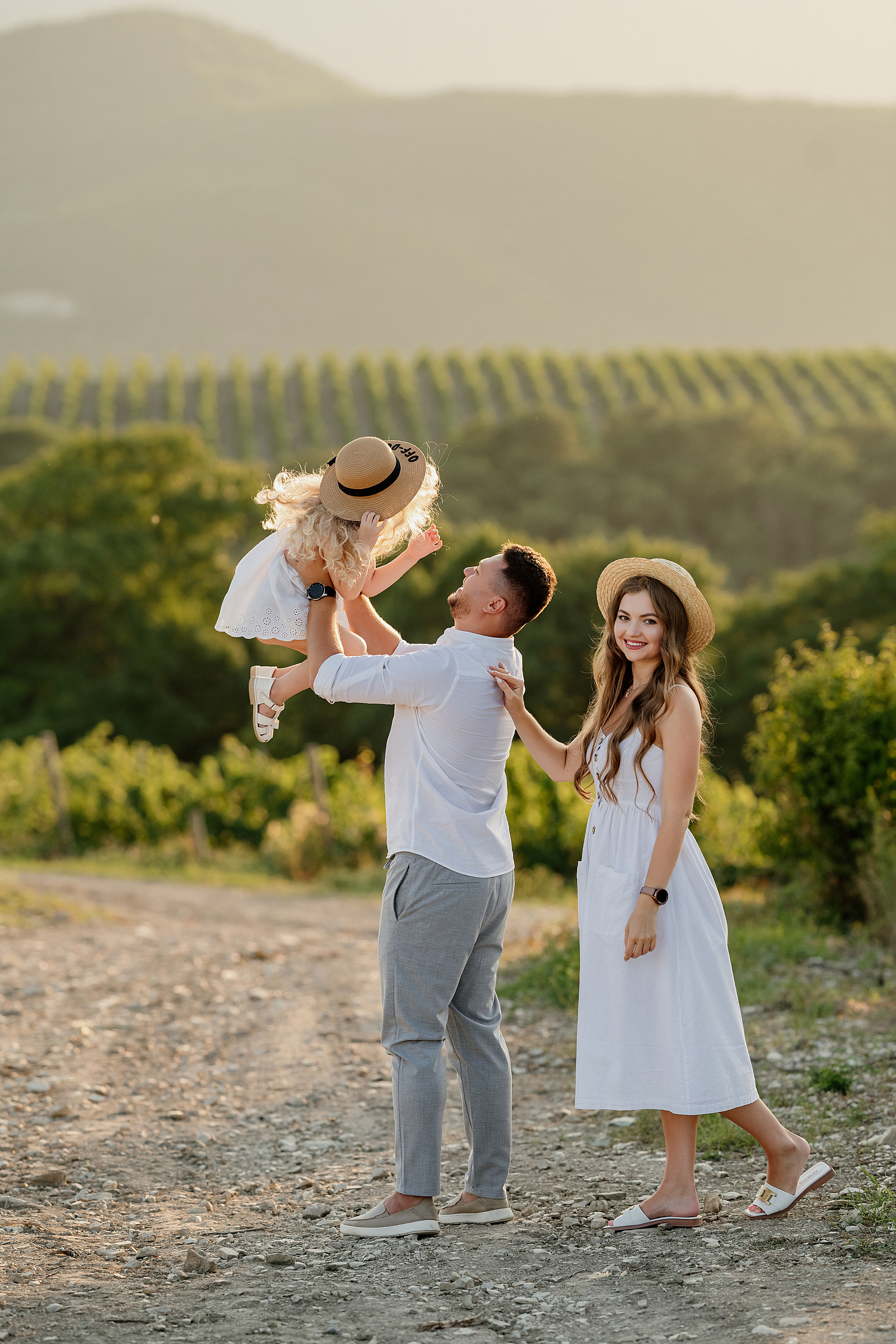 Семейная фотосессия, фотосессия семь, летняя фотосессия семьи. Свадебный фотограф Новороссийск Марина КрамарИна Полещук