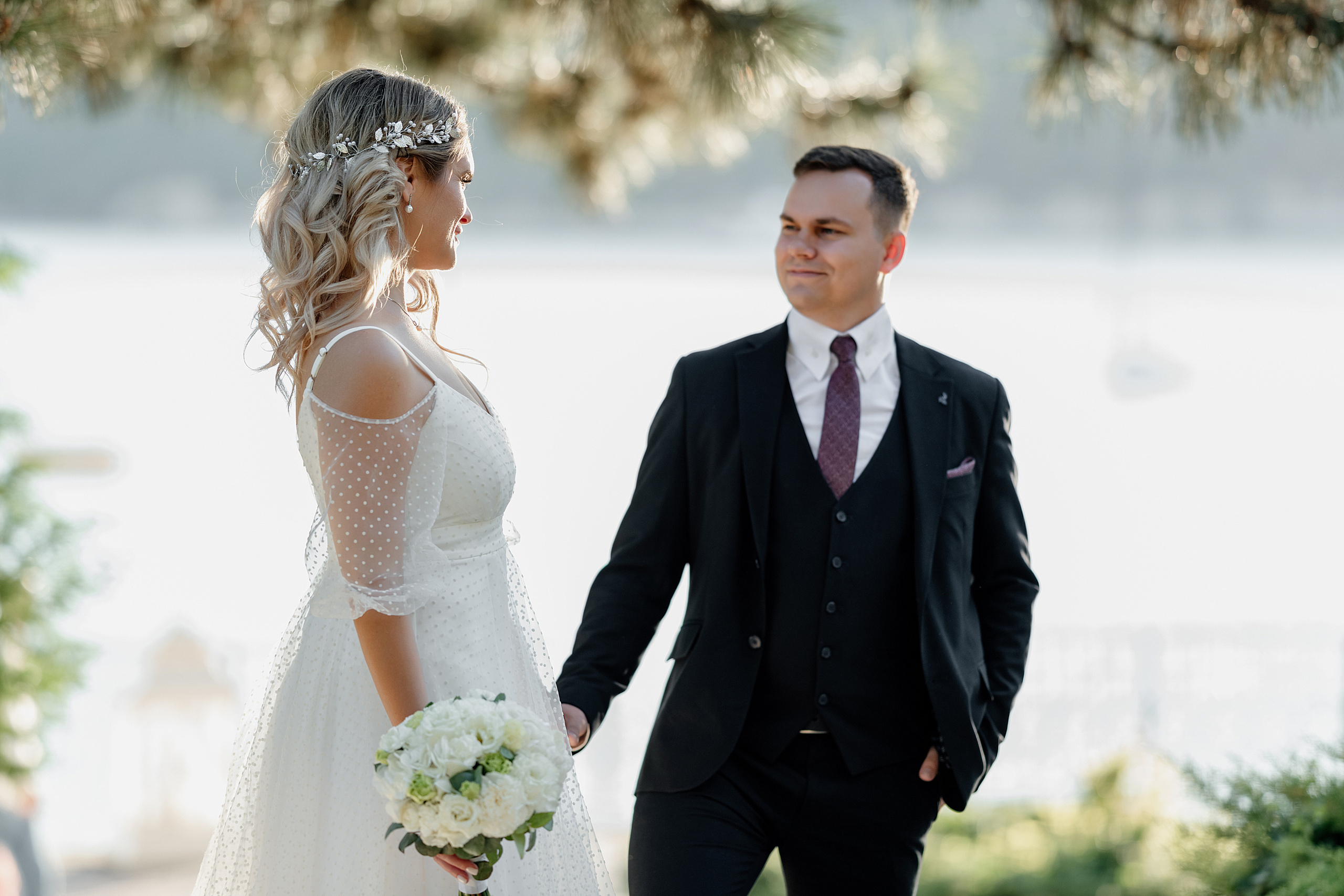 Свадьба букет невесты жених невеста свадебное платье. Свадебный фотограф Новороссийск Марина КрамарИна Полещук