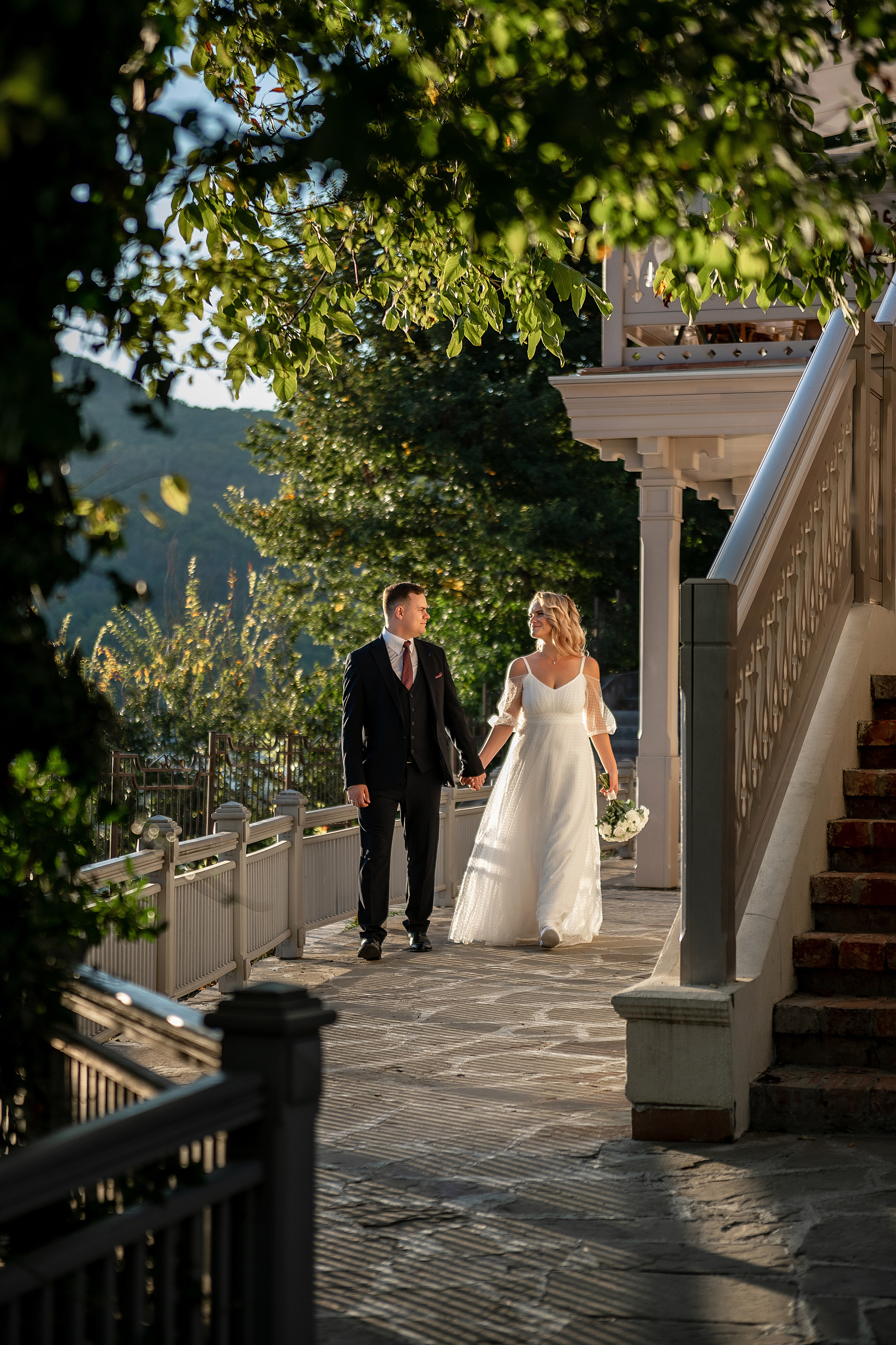 Свадьба букет невесты жених невеста свадебное платье. Свадебный фотограф Новороссийск Марина КрамарИна Полещук