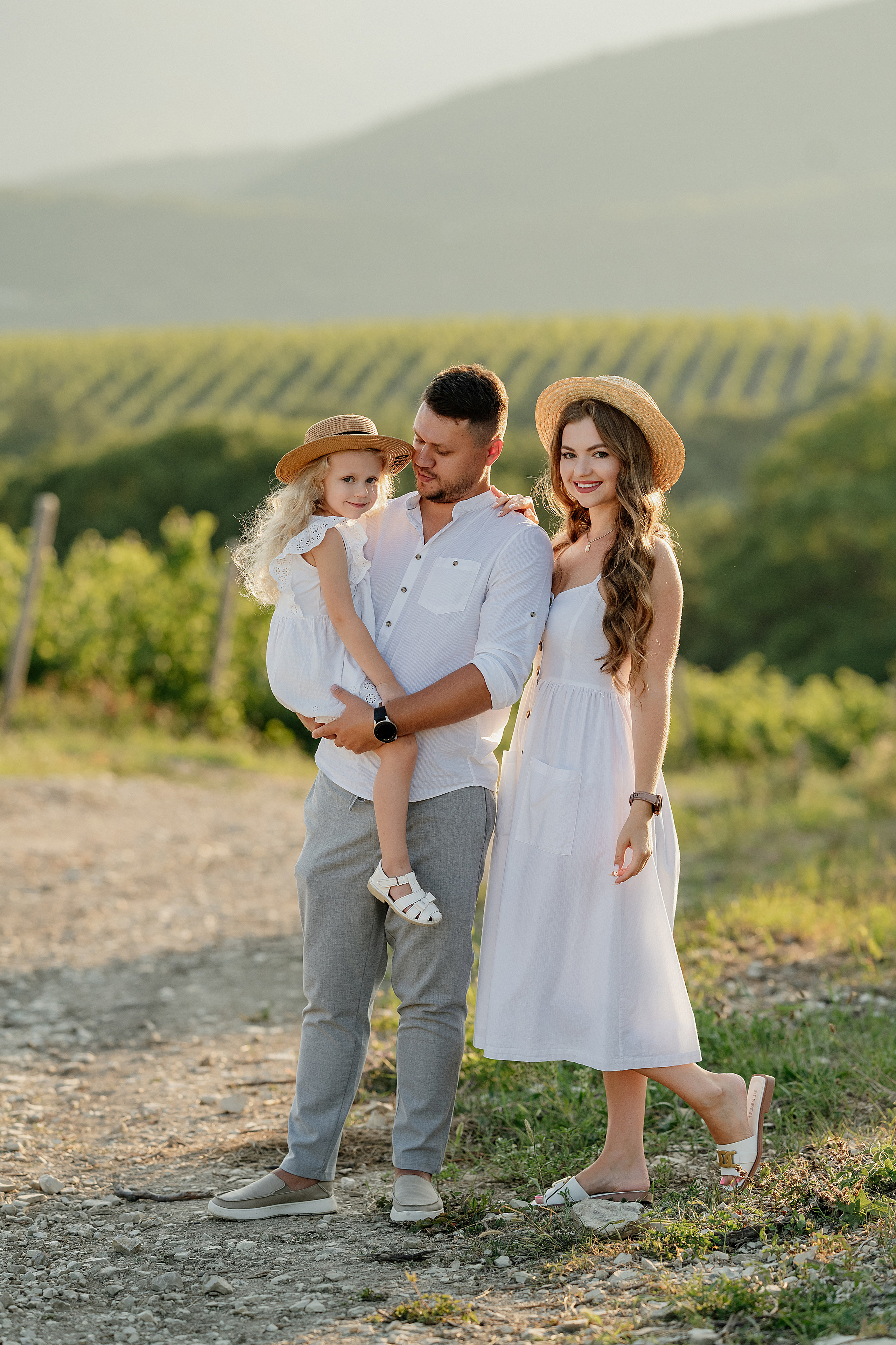 Семейная фотосессия, фотосессия семь, летняя фотосессия семьи. Свадебный фотограф Новороссийск Марина КрамарИна Полещук