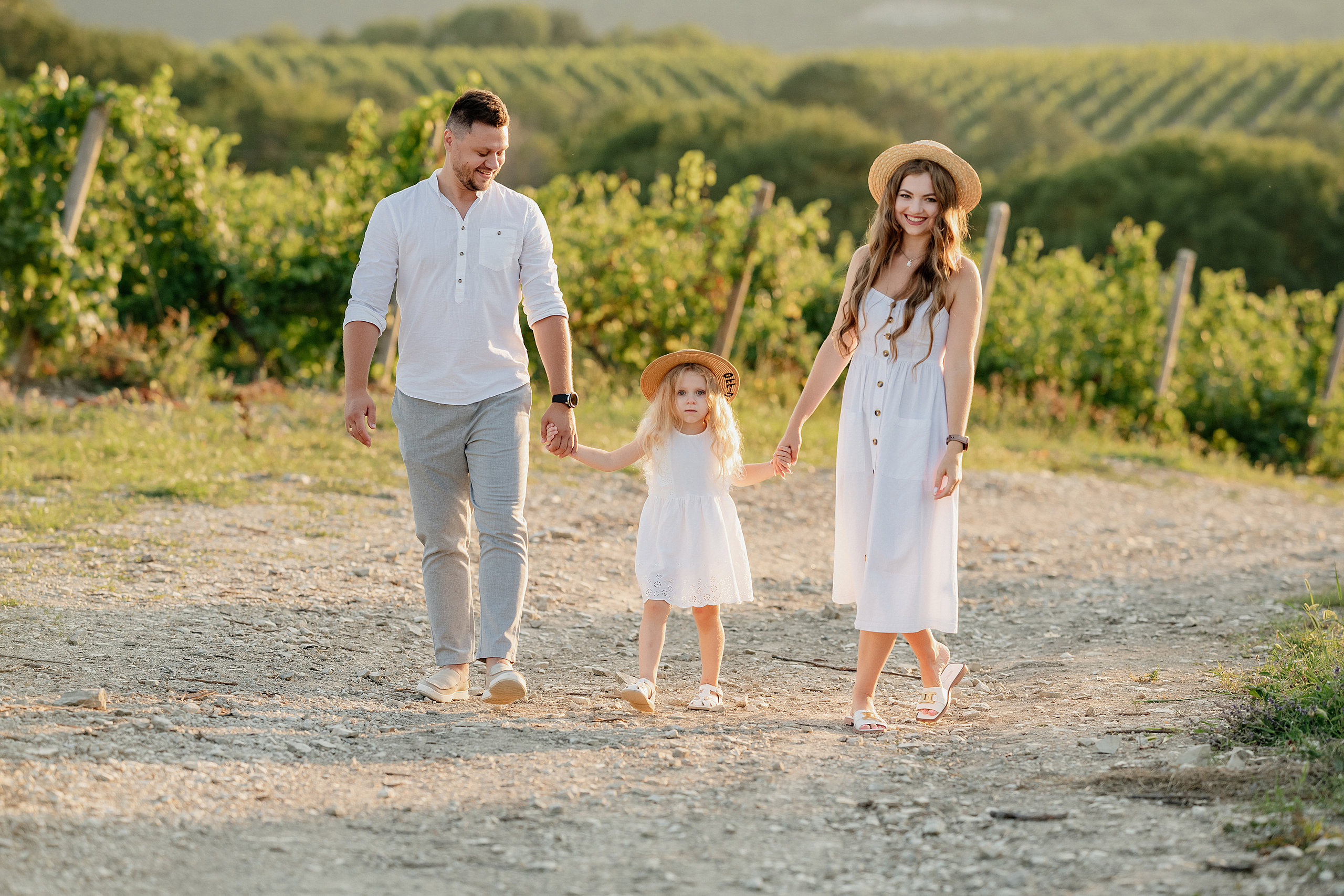 Семейная фотосессия, фотосессия семь, летняя фотосессия семьи. Свадебный фотограф Новороссийск Марина КрамарИна Полещук