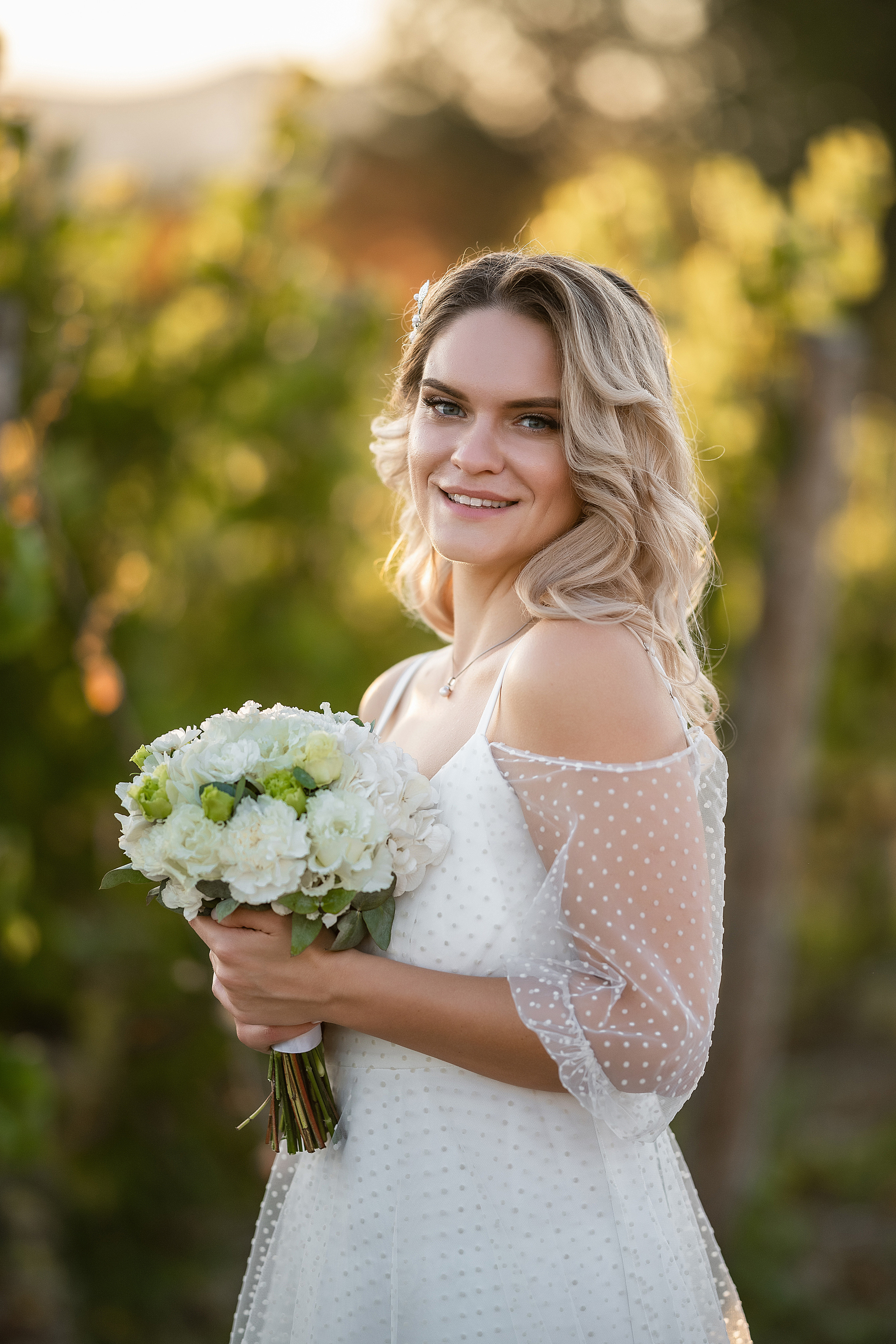 Свадьба букет невесты жених невеста свадебное платье. Свадебный фотограф Новороссийск Марина КрамарИна Полещук