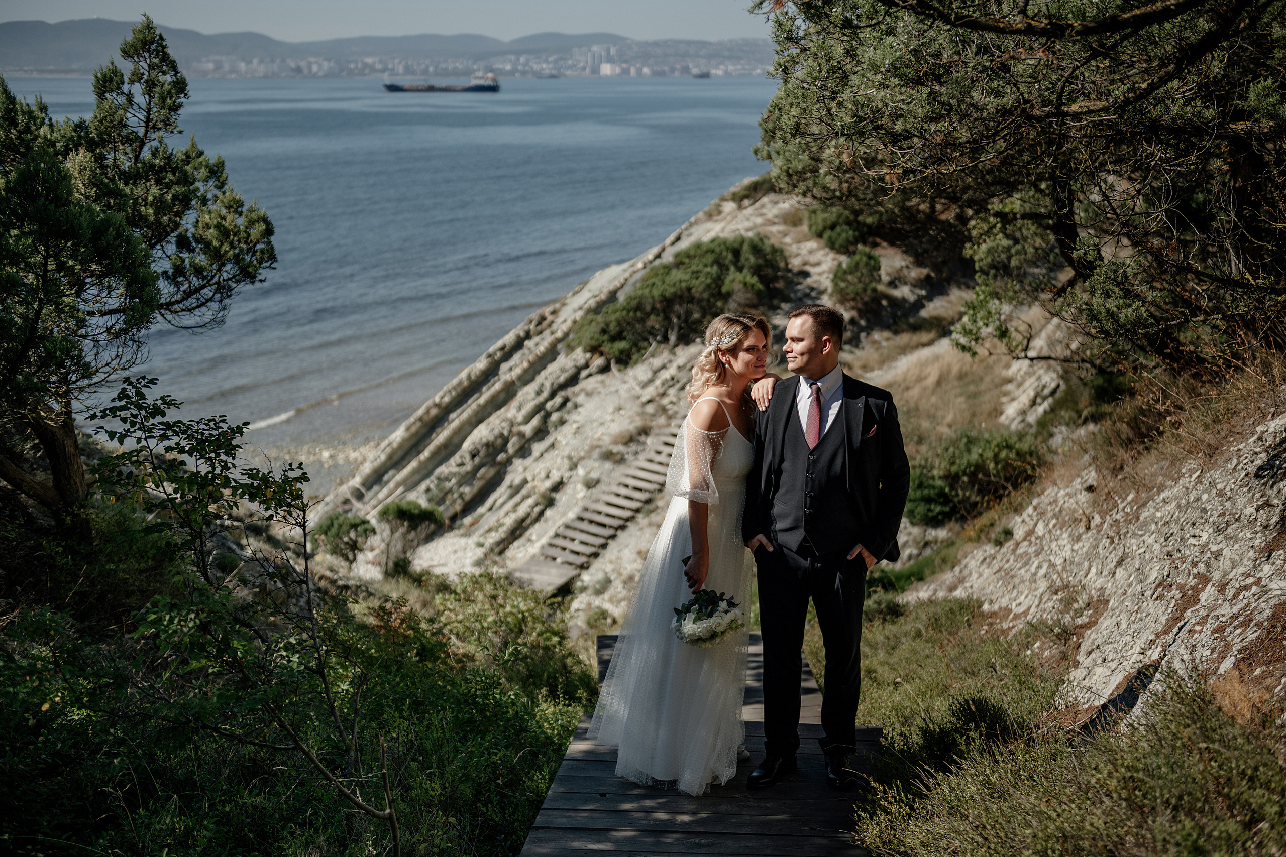 Свадьба букет невесты жених невеста свадебное платье. Свадебный фотограф Новороссийск Марина КрамарИна Полещук