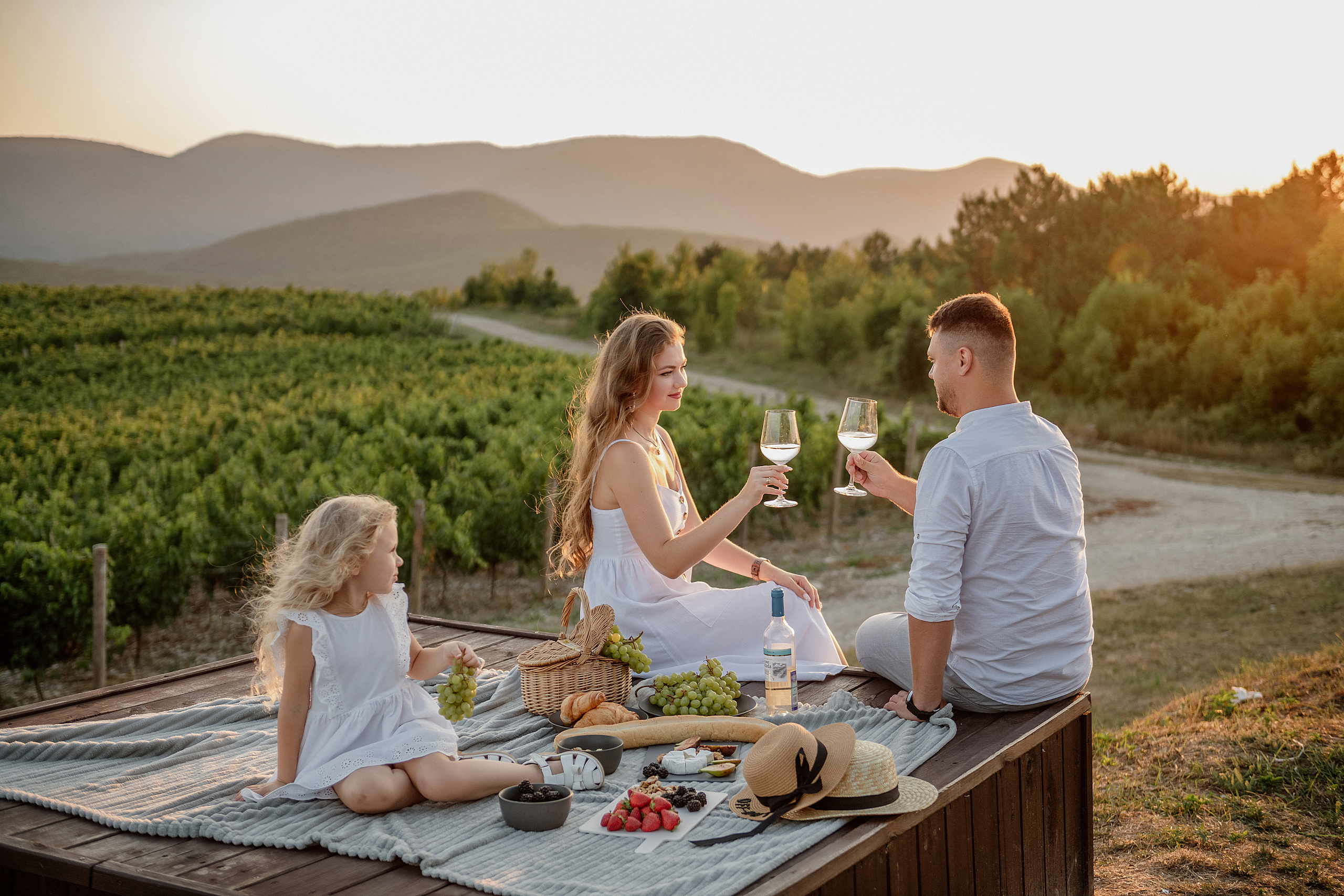 Семейная фотосессия, фотосессия семь, летняя фотосессия семьи. Свадебный фотограф Новороссийск Марина КрамарИна Полещук