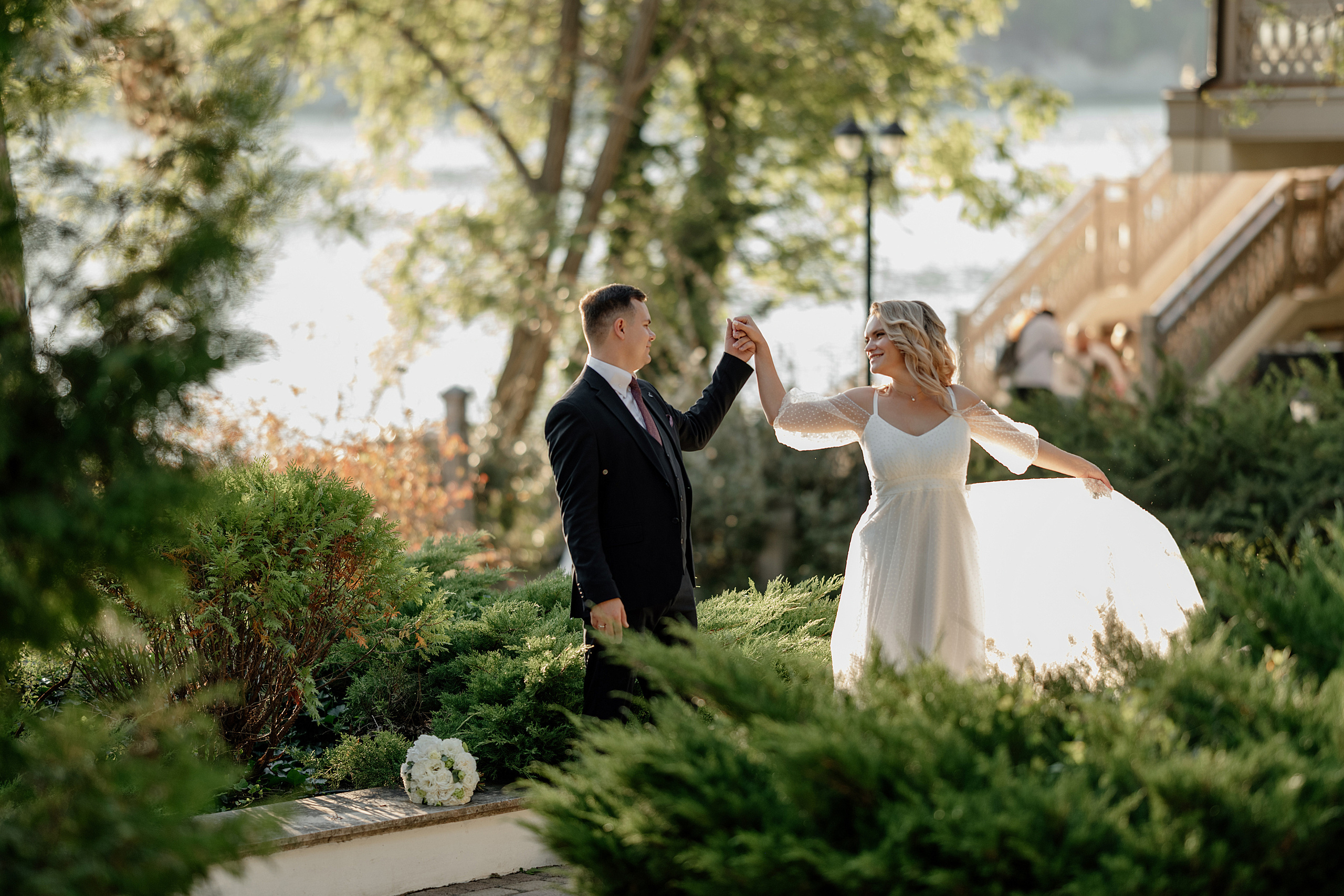 Свадьба букет невесты жених невеста свадебное платье. Свадебный фотограф Новороссийск Марина КрамарИна Полещук