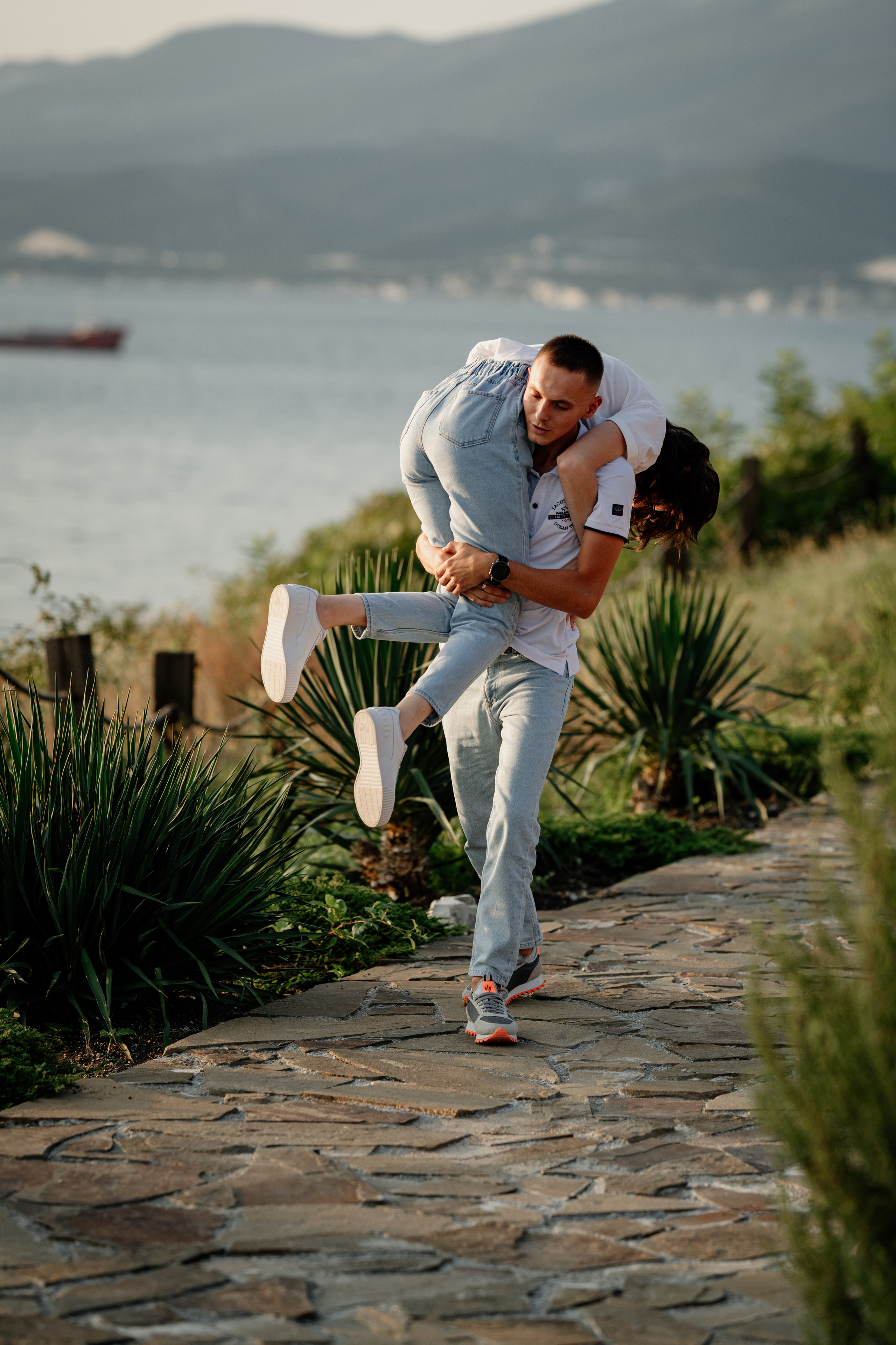 Фотосессия влюбленных на море. Свадебный фотограф Новороссийск Марина КрамарИна Полещук