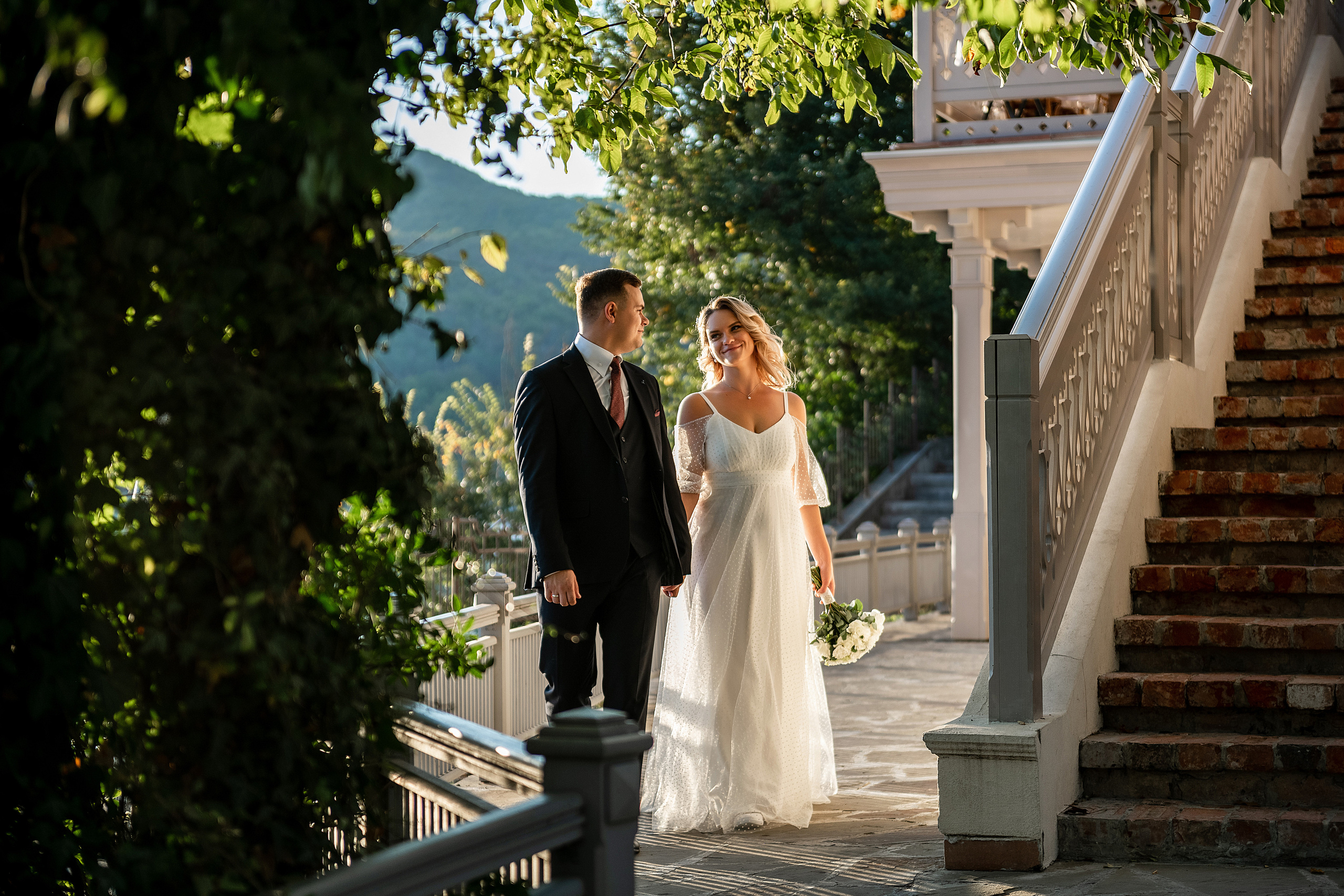 Свадьба букет невесты жених невеста свадебное платье. Свадебный фотограф Новороссийск Марина КрамарИна Полещук