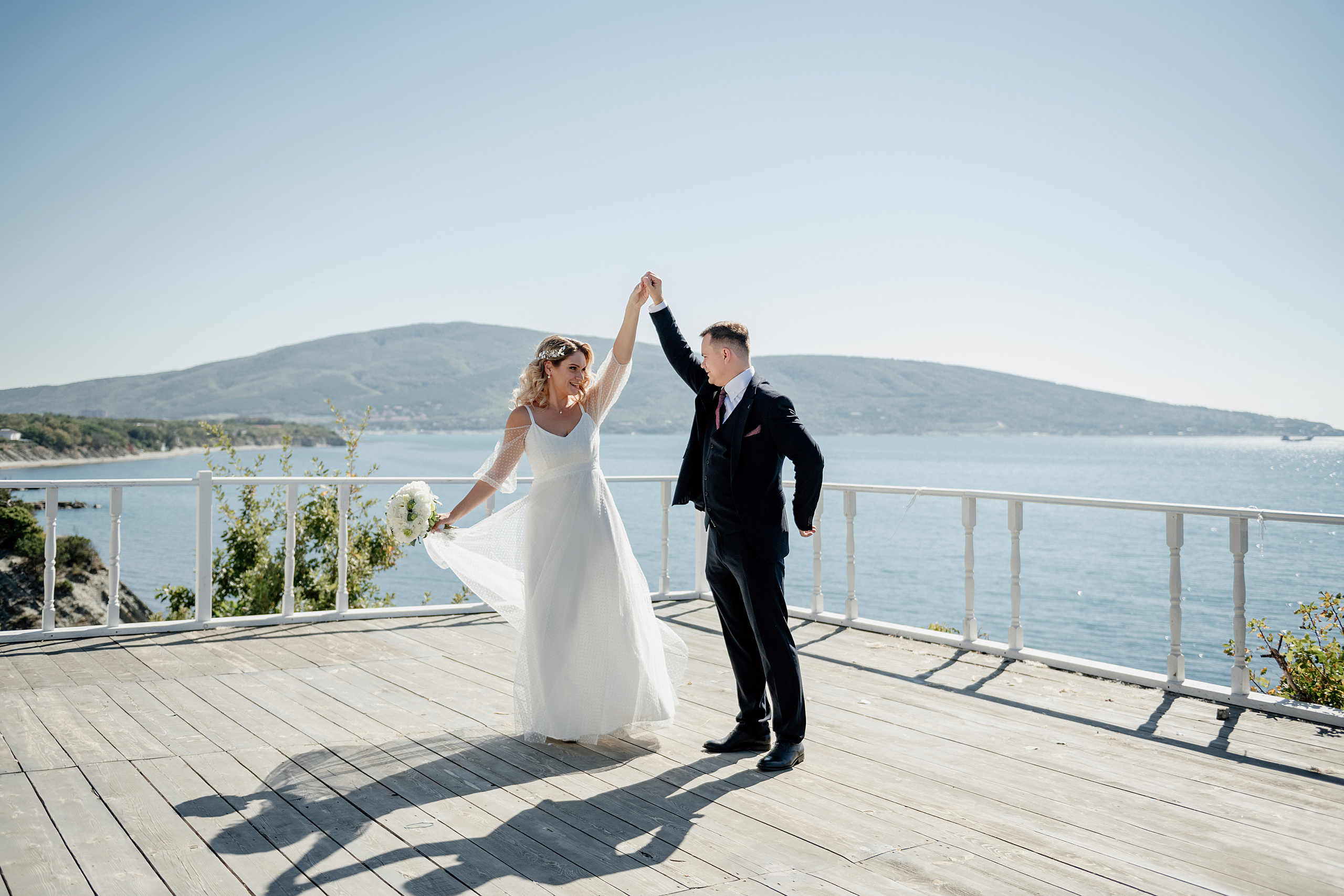 Свадьба букет невесты жених невеста свадебное платье. Свадебный фотограф Новороссийск Марина КрамарИна Полещук