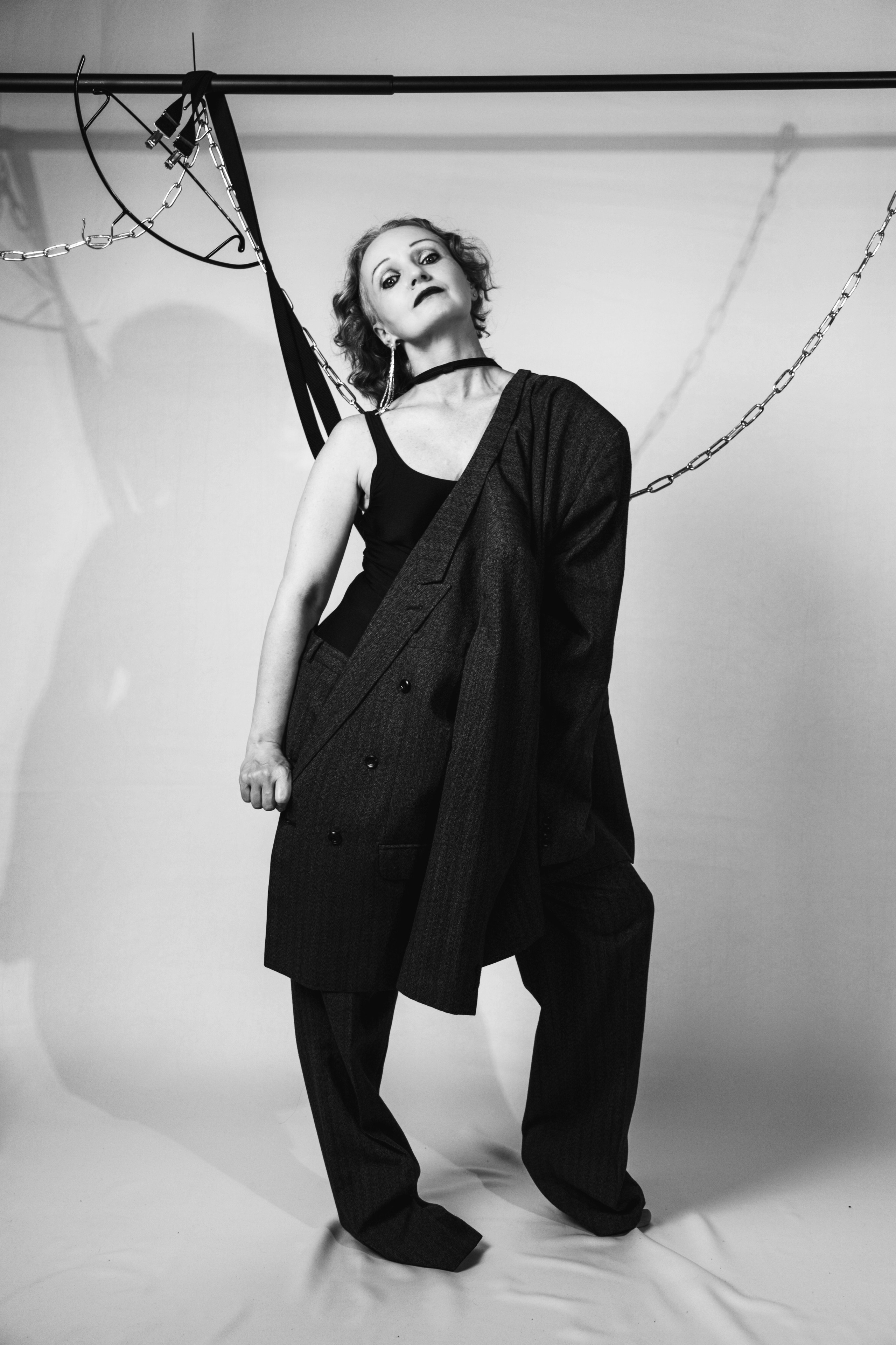 2025-07-13. Анжела и пиджак