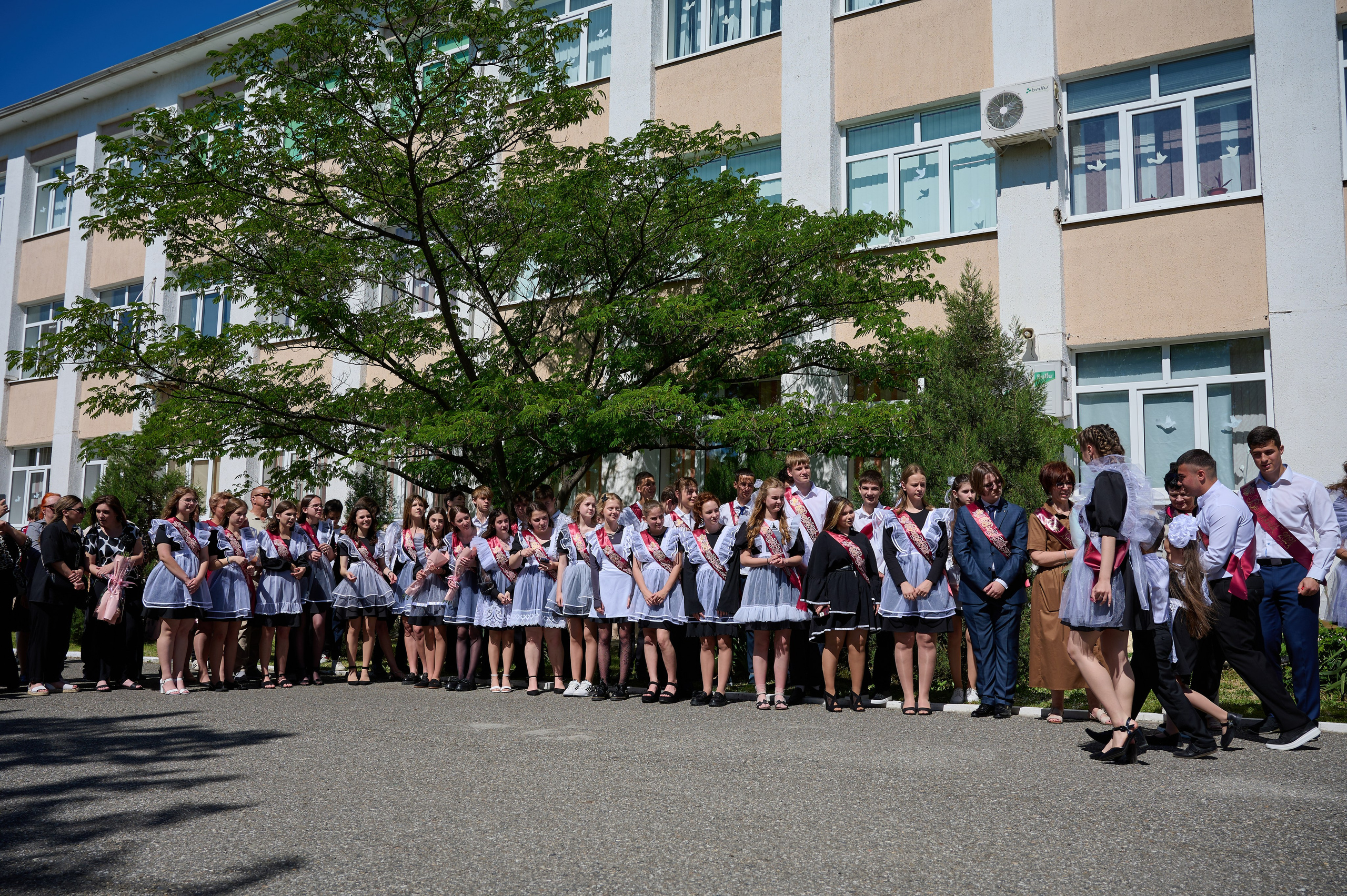 Последний звонок. Жизнь курорта Кабардинка в фотографиях