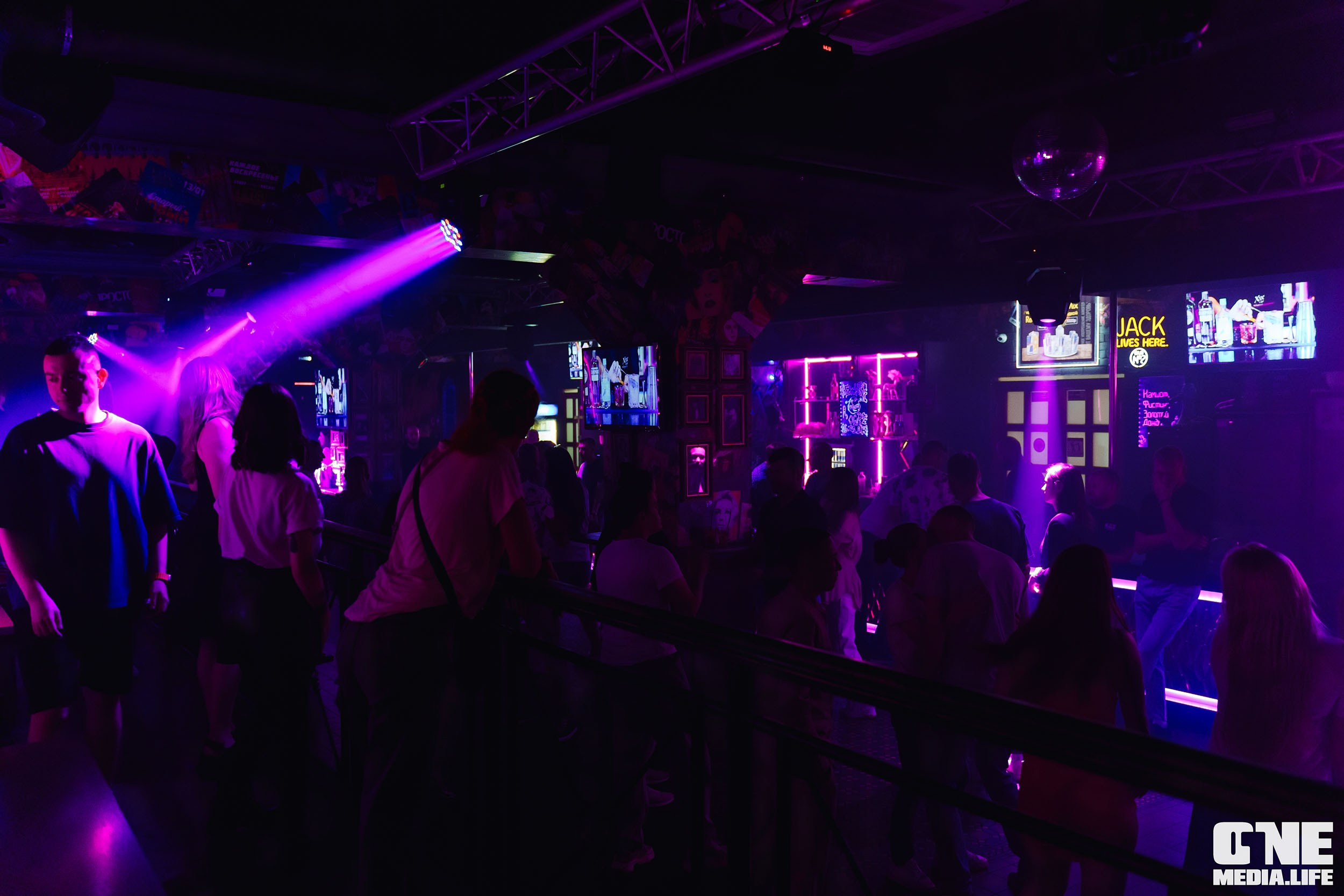 Фоторепортаж из бара XxxX. One Media Life: фоторепортажи, фотоотчеты с мероприятий и заведений