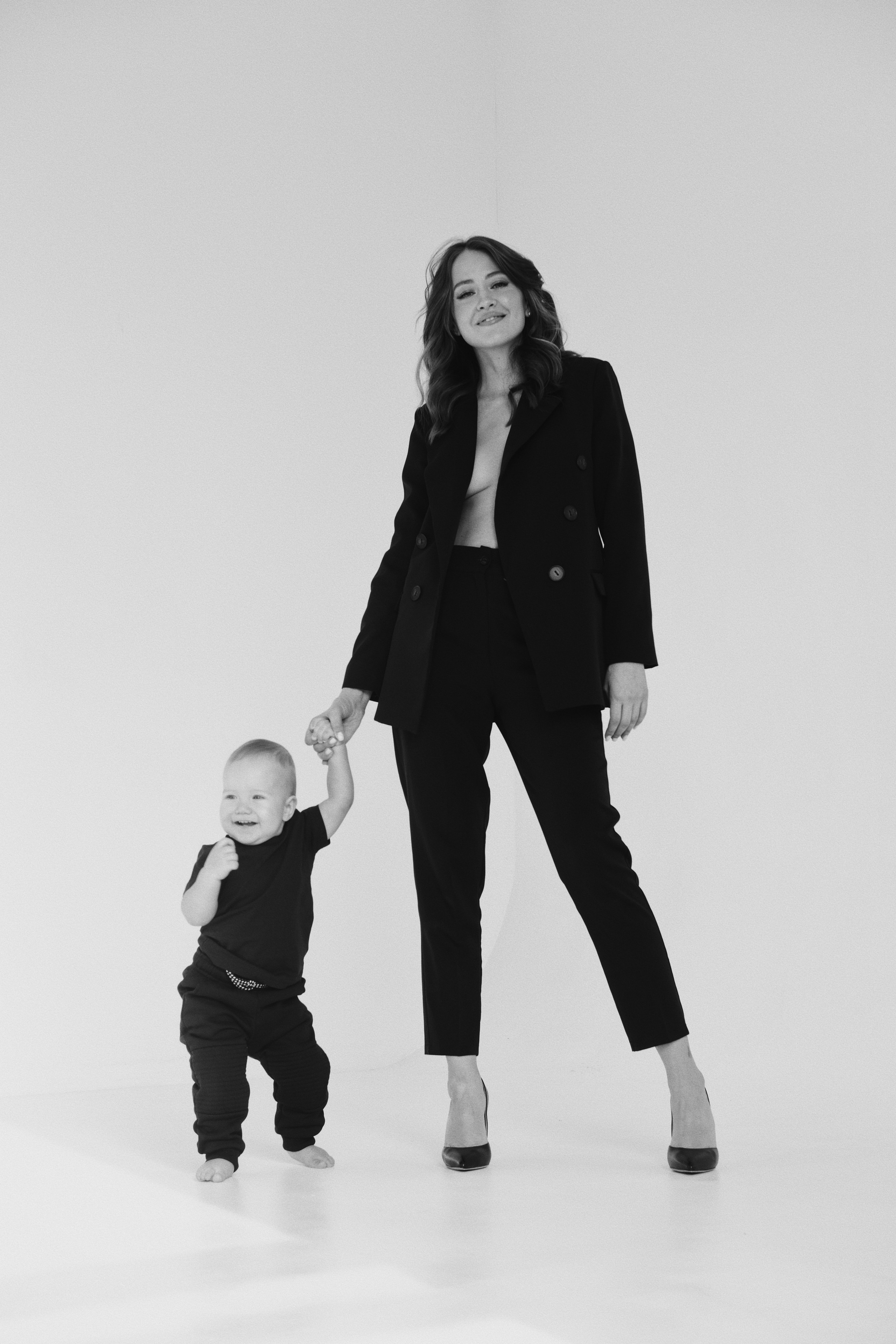 В ЧЕРНОМ. КРИСТИНА ГУСЬКОВА