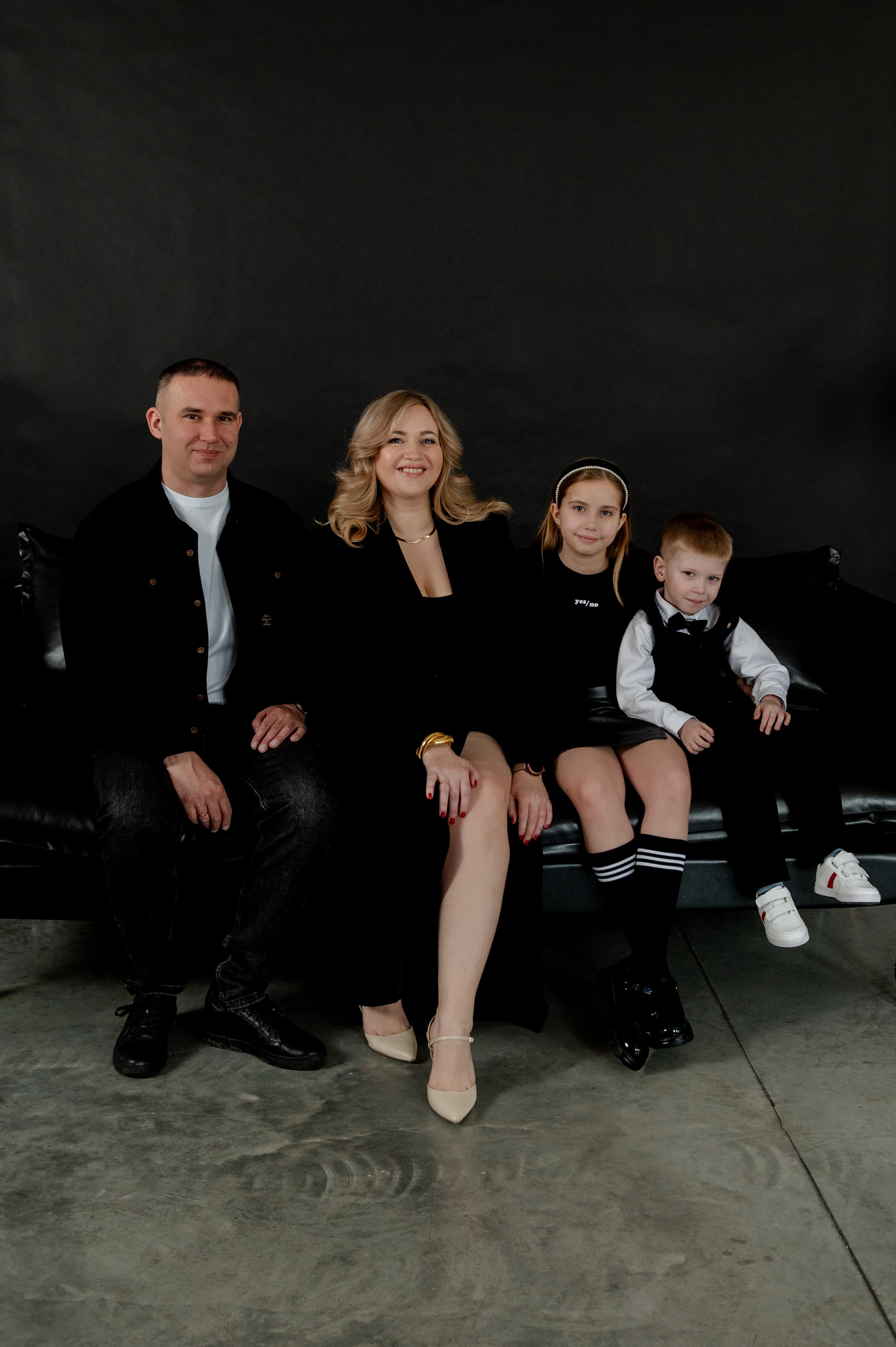 | мама, папа, дочка и сын |. Свадебный и портретный фотограф в Казани