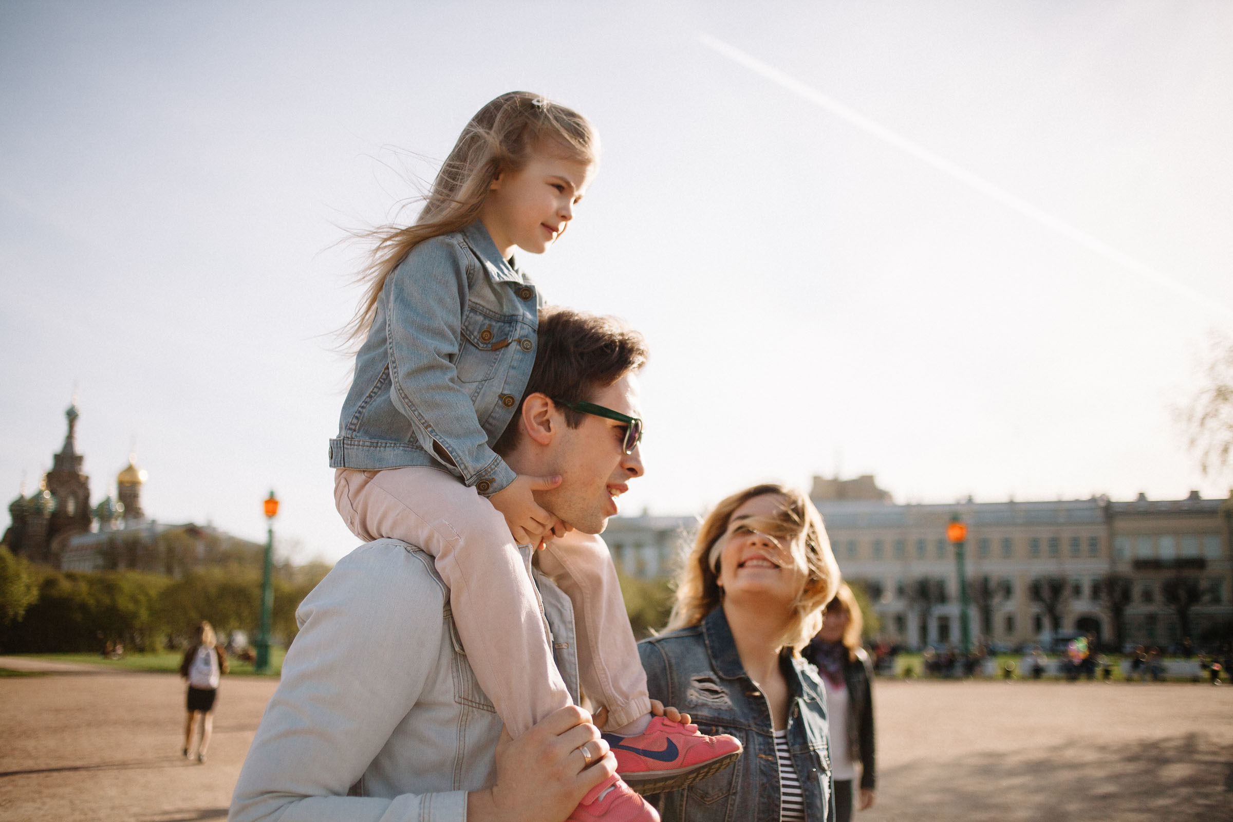 Семейная прогулка по улицам города Санкт-Петербурга. Семейный и свадебный фотограф в Майкопе Михаил Мартиросян