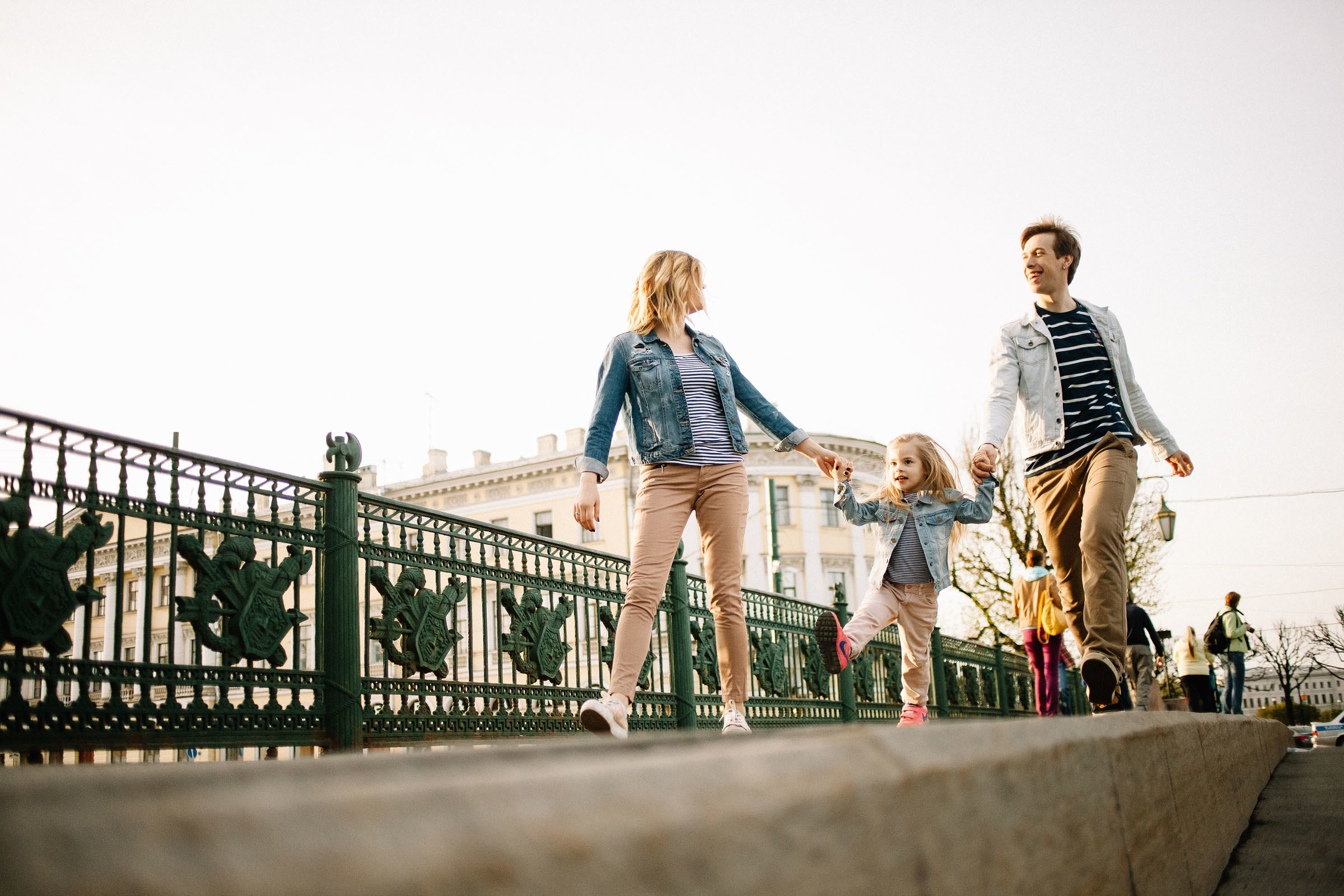 Семейная прогулка по улицам города Санкт-Петербурга. Семейный и свадебный фотограф в Майкопе Михаил Мартиросян