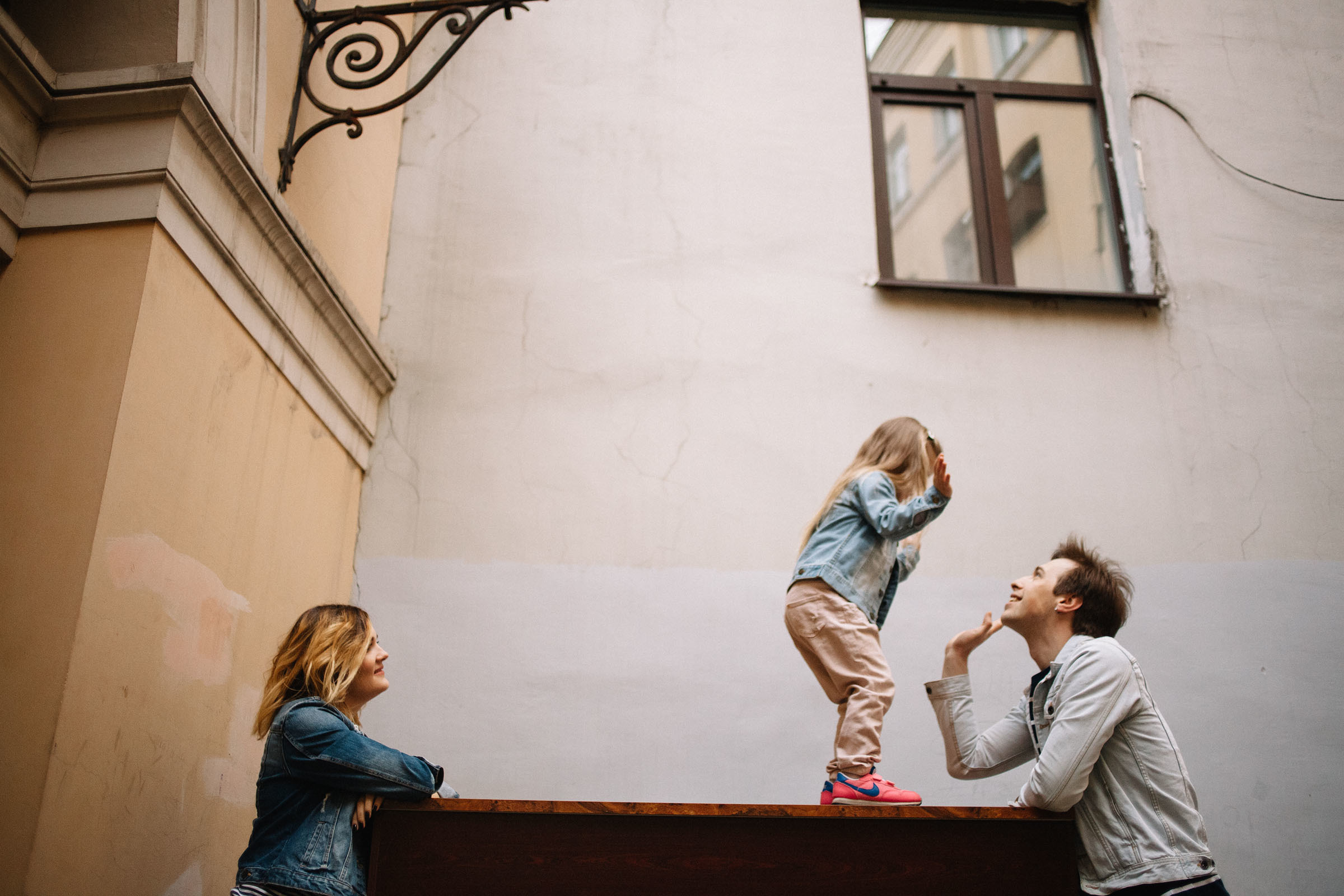 Семейная прогулка по улицам города Санкт-Петербурга. Семейный и свадебный фотограф в Майкопе Михаил Мартиросян