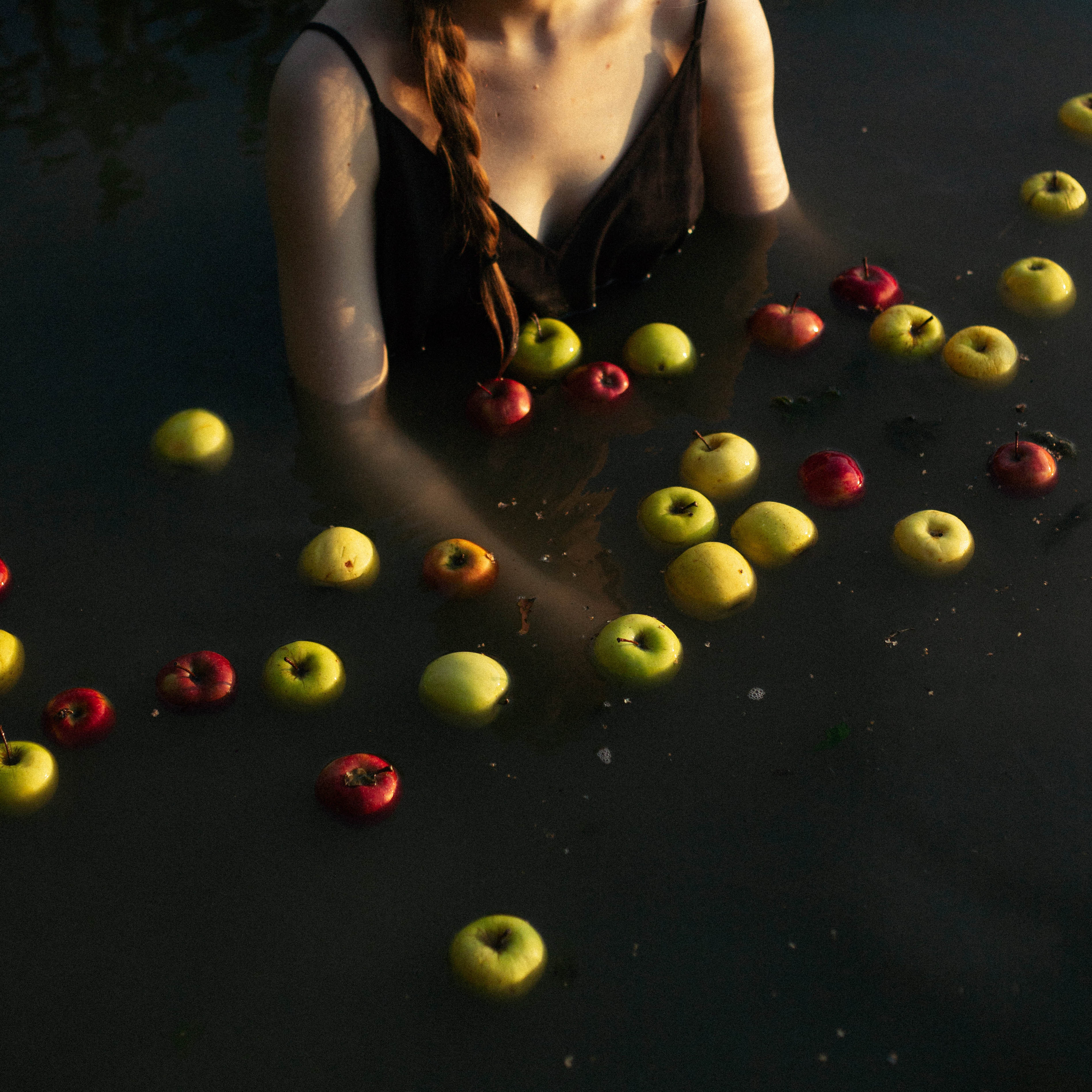 Яблонный. Портретный и Арт фотограф Москва, Санкт-Петербург, Тбилиси