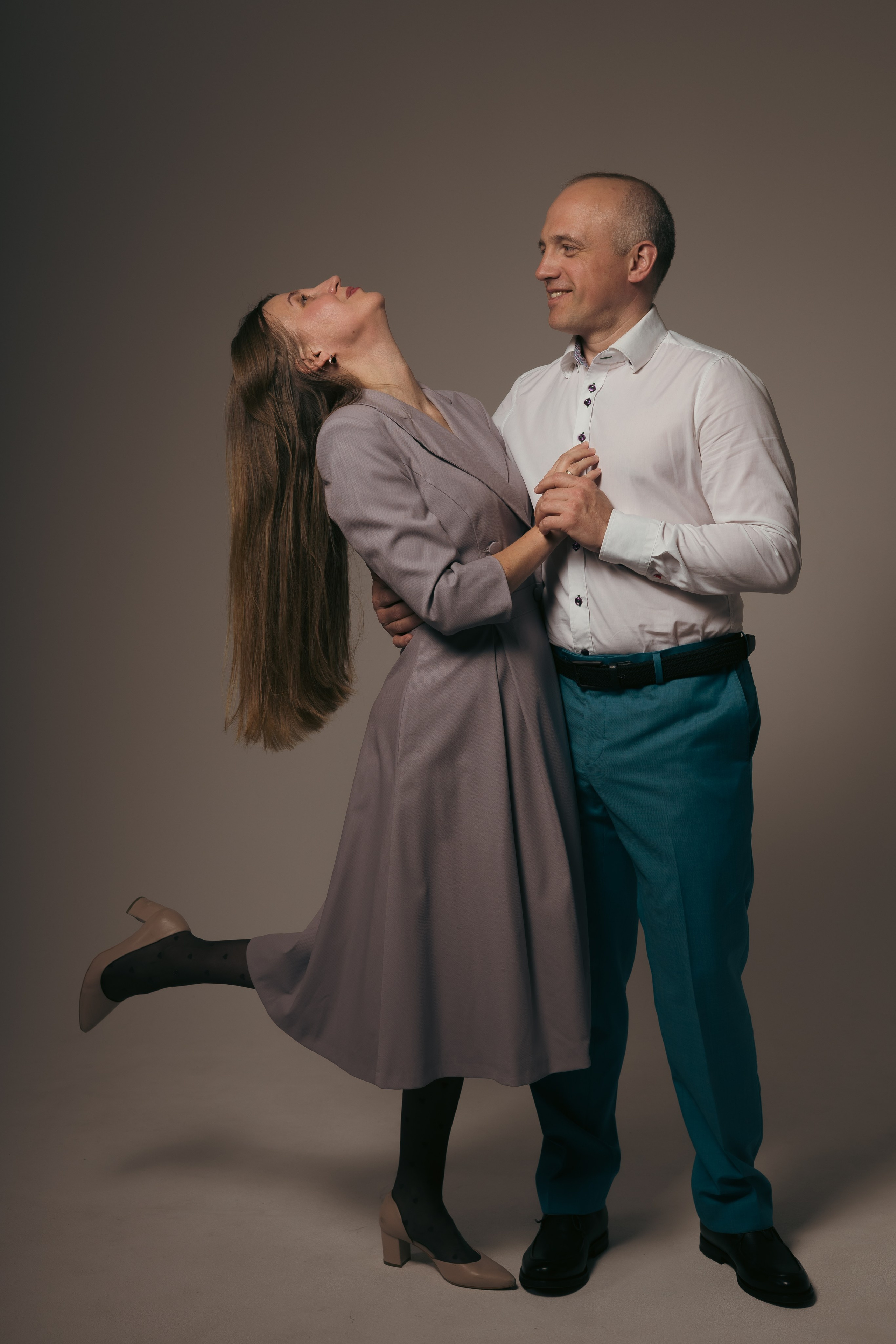 Наталья с семьей. Фотограф Julia Milton | Портреты, съемки для маркетплейсов, лавстори, съёмка беременности в Санкт-Петербурге. Обучение фотографии в Спб очно