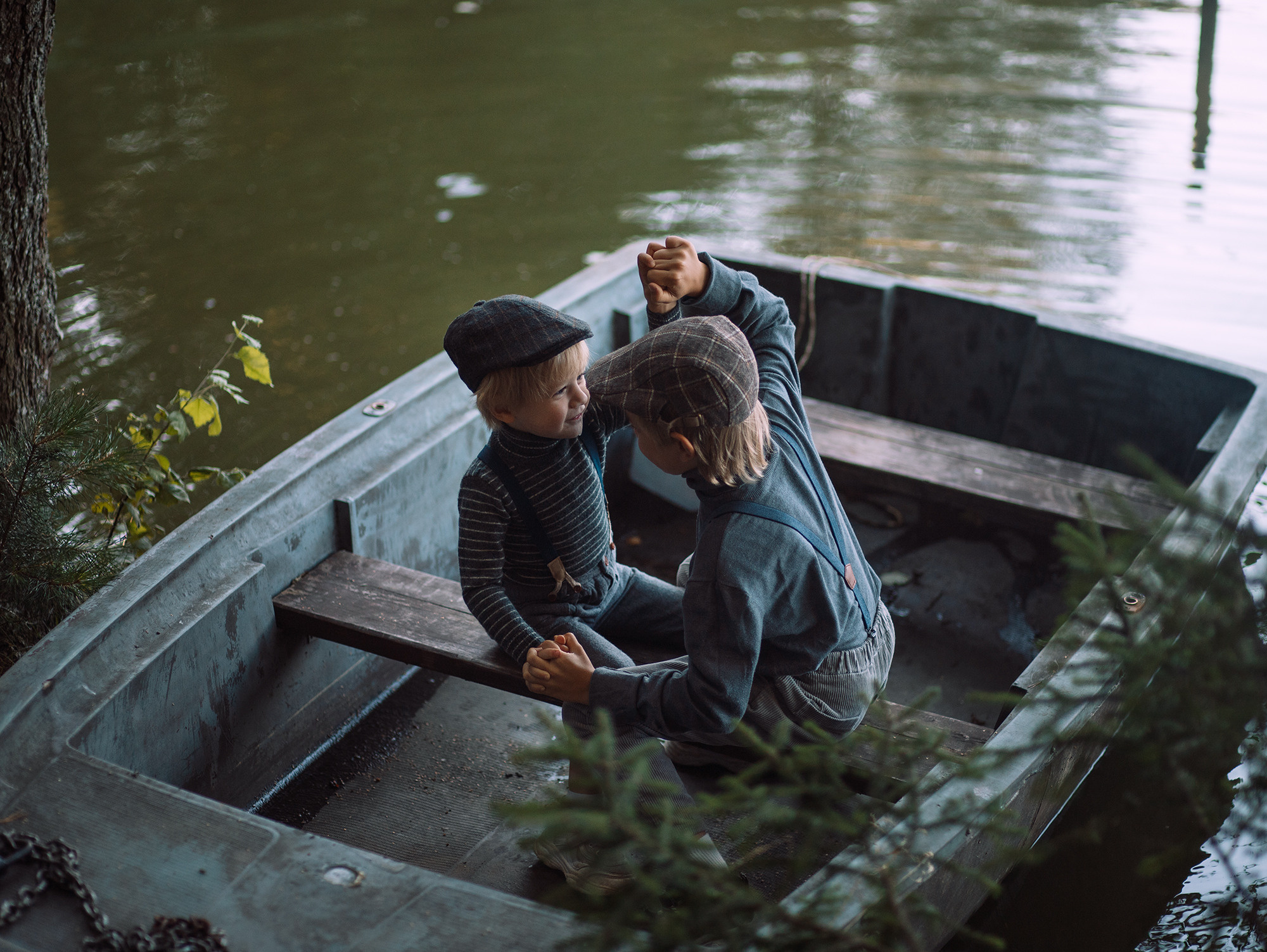 Парни в лодке. Семейный фотограф в Санкт-Петербурге Ирина Иванова