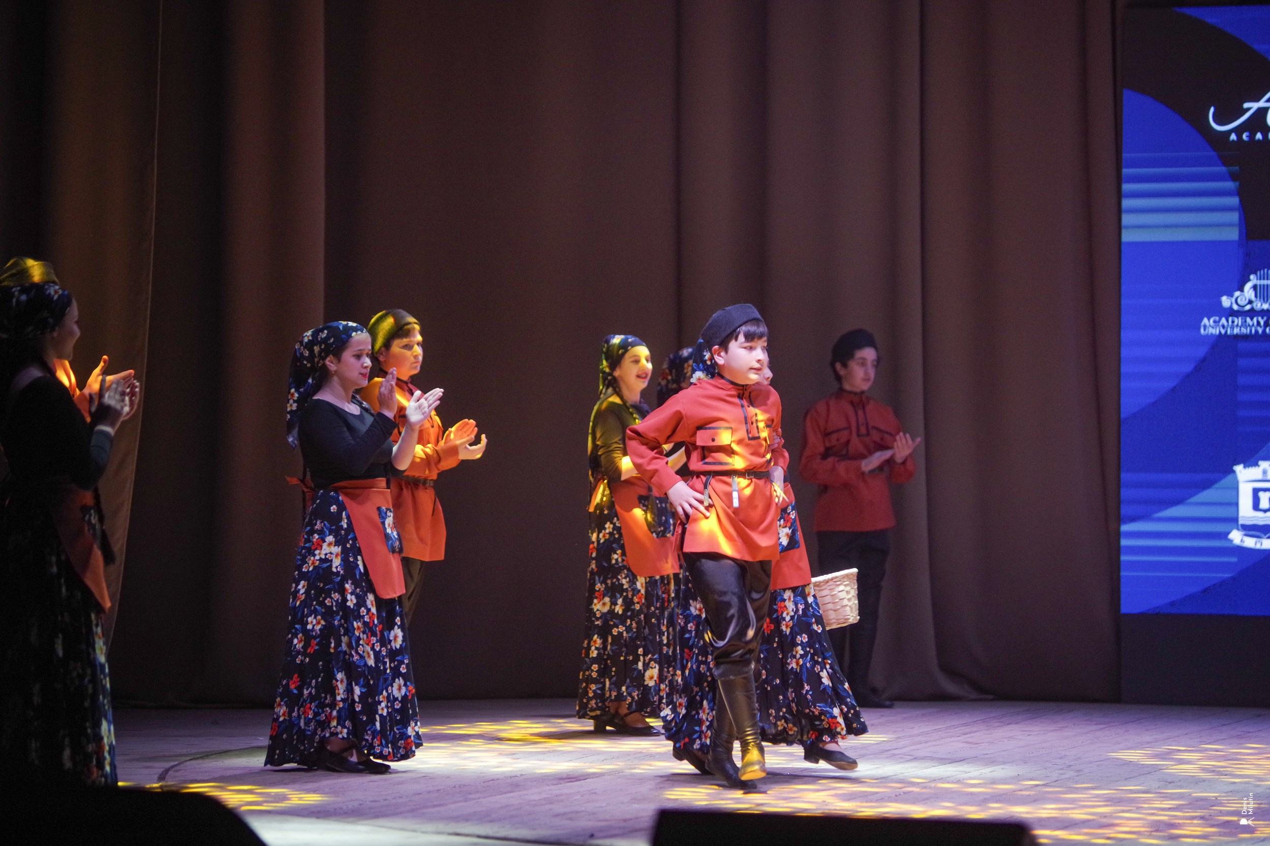 Танцы в Хоби. Портретный фотограф Денис Милютин