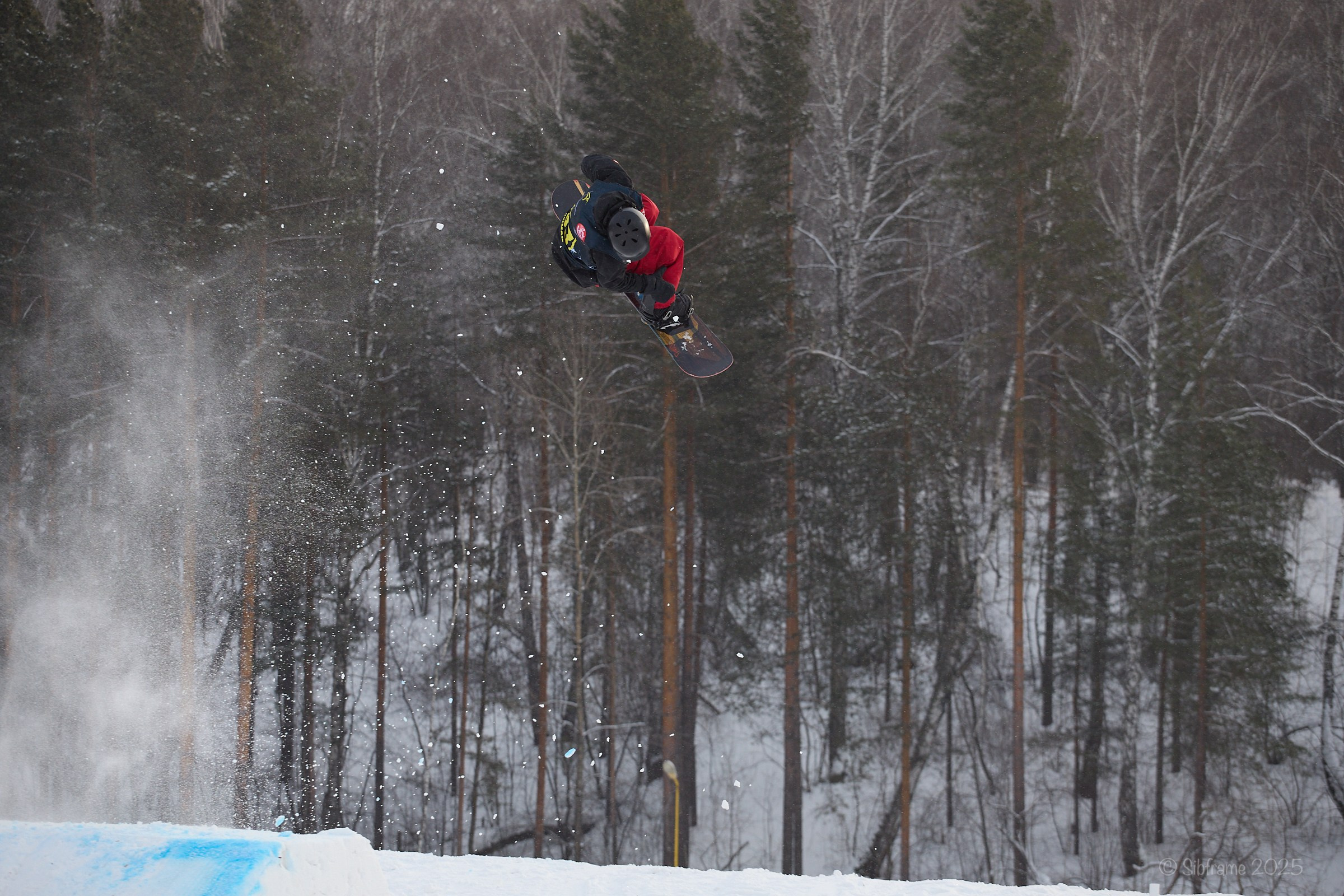 Всероссийские соревнованиях по сноуборду в дисциплине Биг-эйр в Томске. Коммерческий фотограф для бизнеса в Томске Дмитрий Ельчанинов