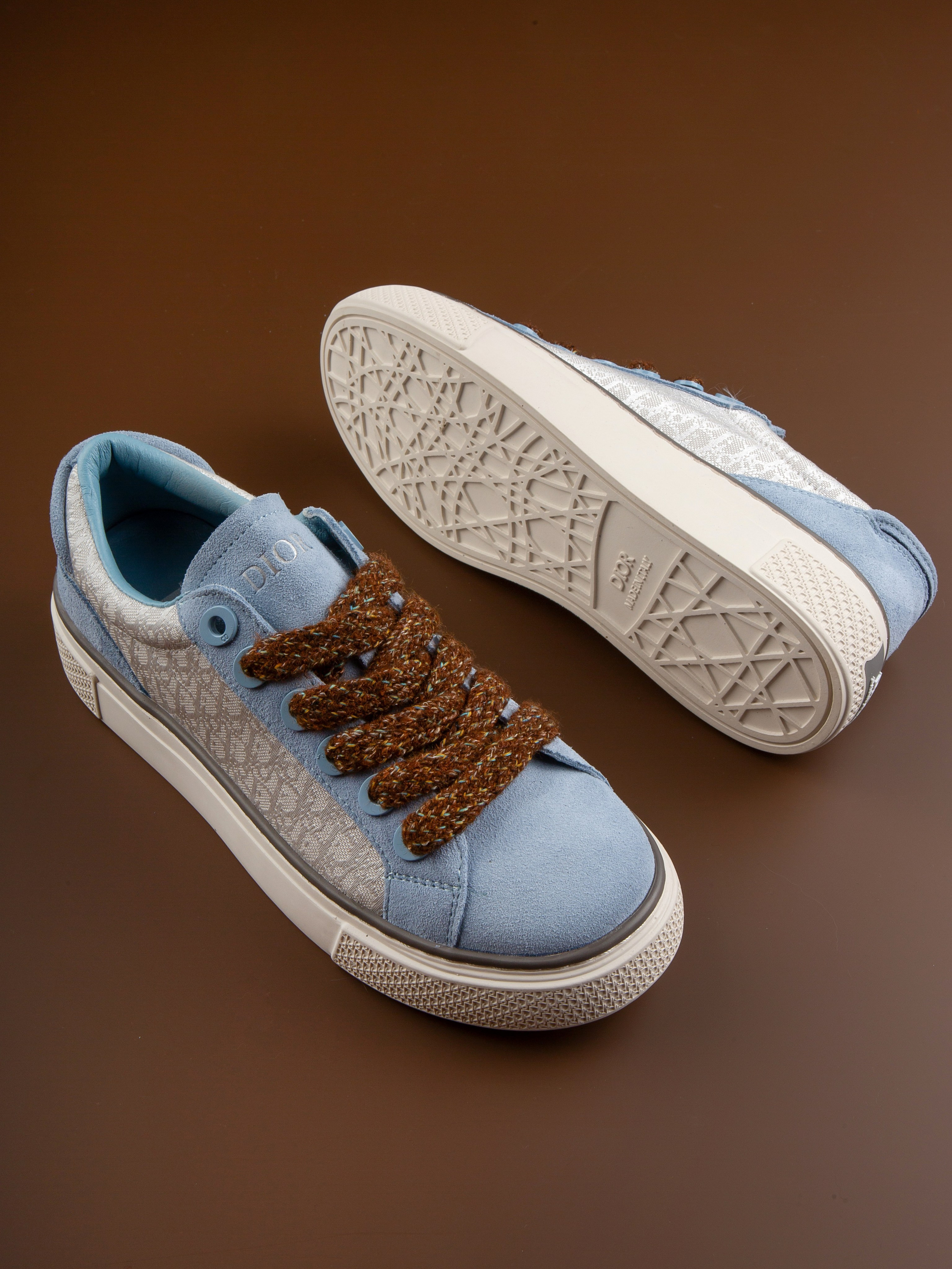 Обувь на цветных фонах. Фотограф Мария Кольцова