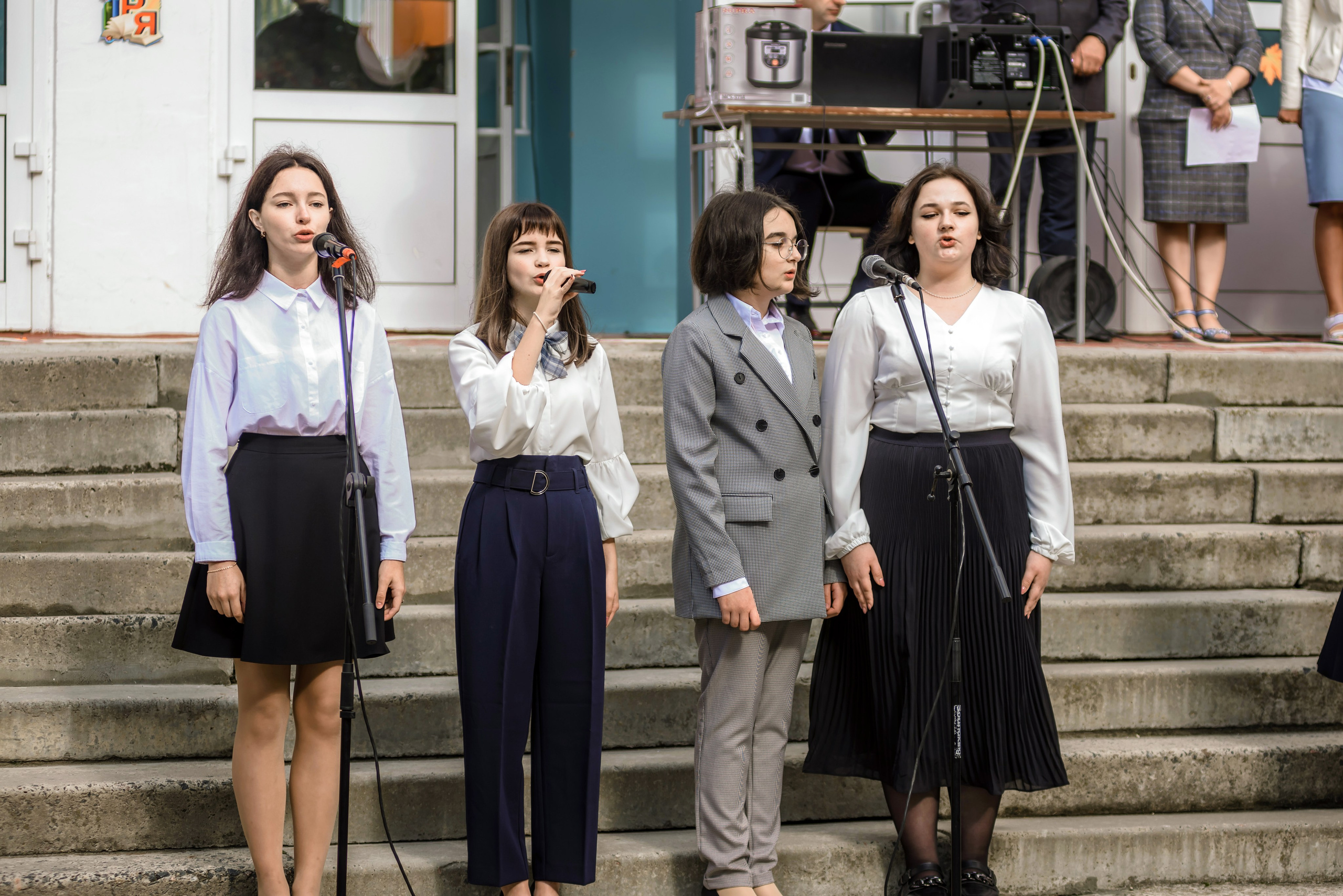 Линейка 11-е классы 2023. Фотограф Галина Лисанова, г. Брянск