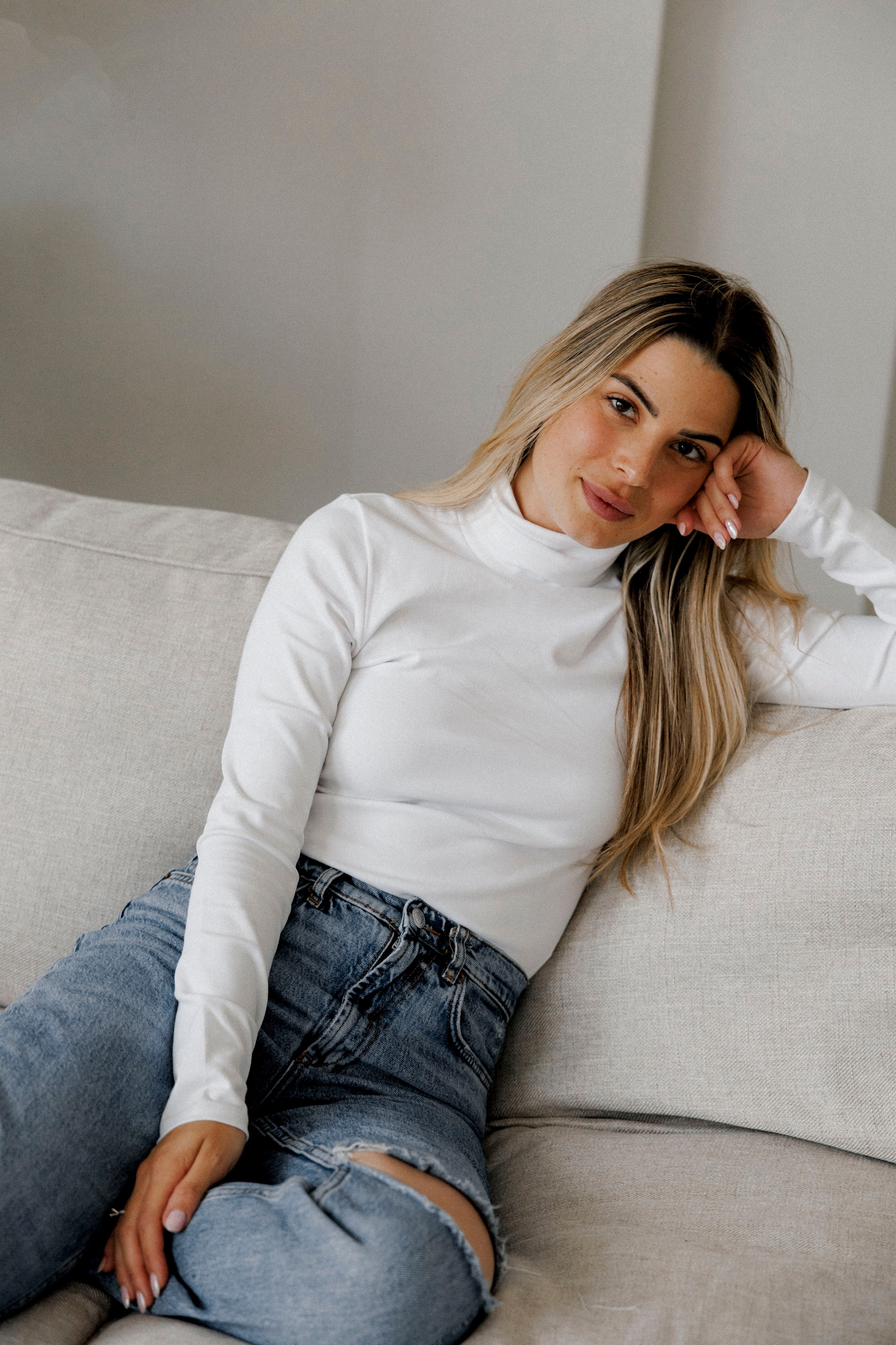 Family photoshoot in White Studio. Wedding and family photographer