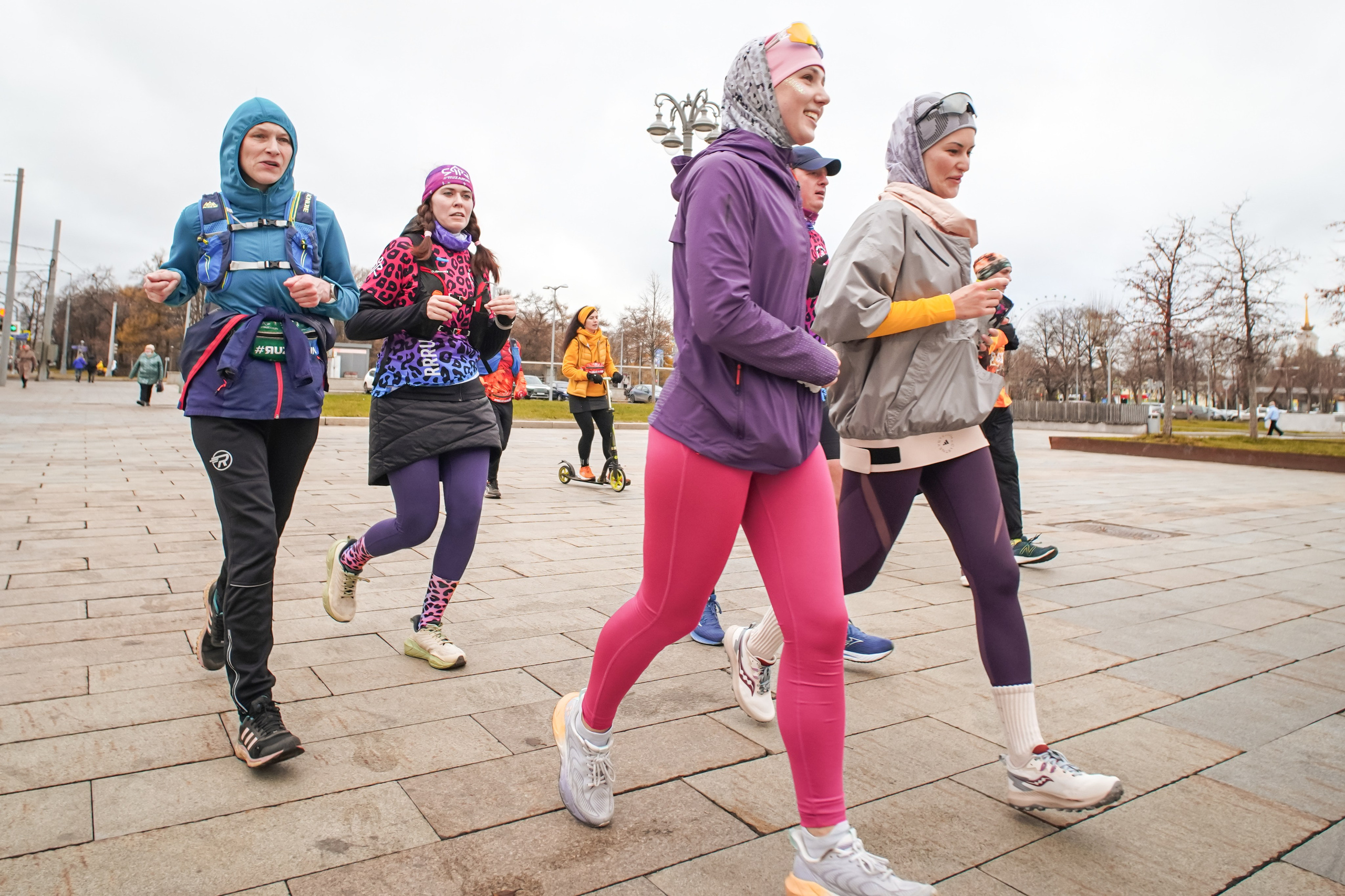 #марафонудома #яuzarun 2024 2-я петля, группа 6:30. Роман Капилюшов. Бег. Фото. Видео. г. Люберцы