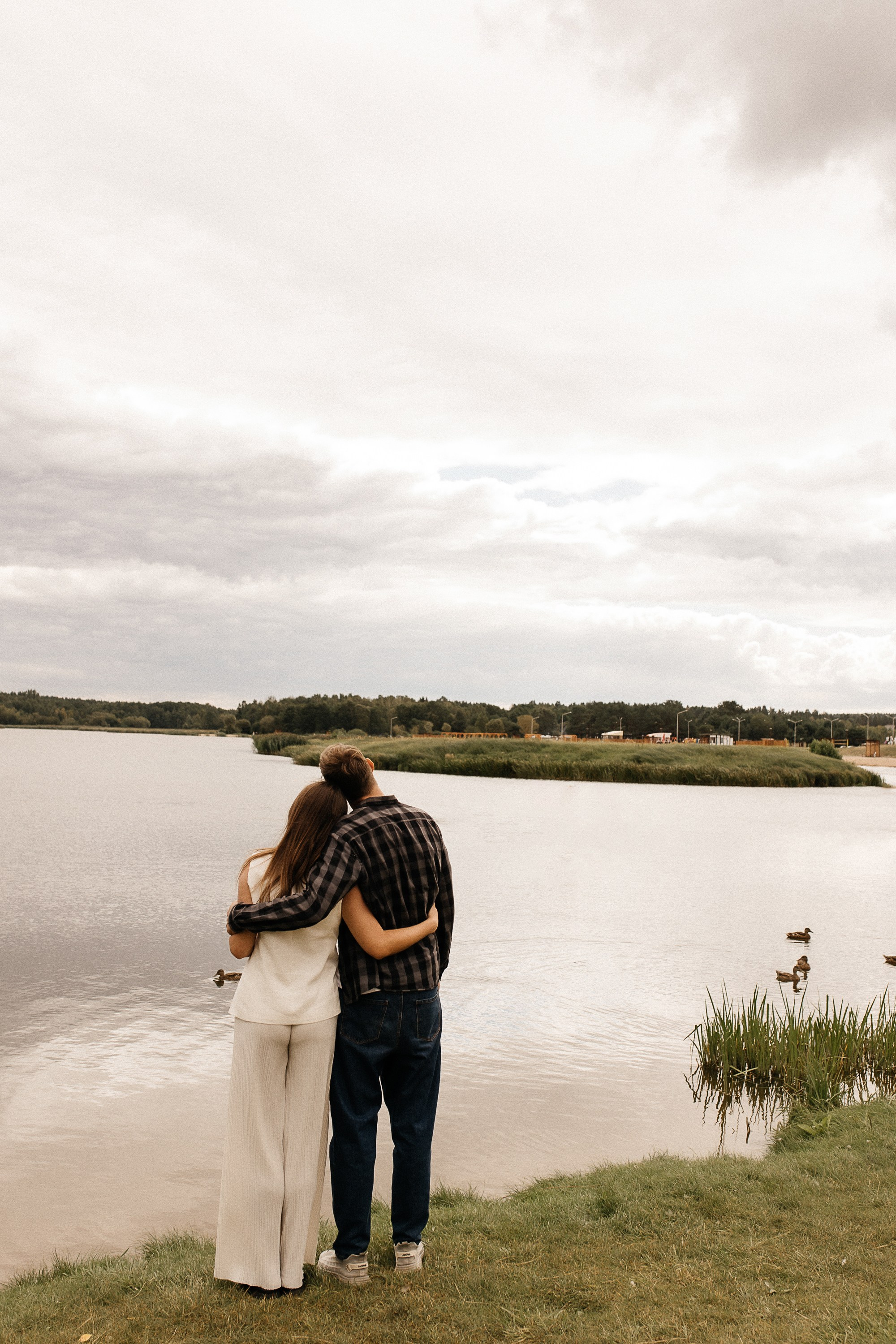 Love Story на Юбилейном озере. Свадебный и семейный фотограф Виолетта Сидельникова. Краснодар, Россия, Беларусь, Европа