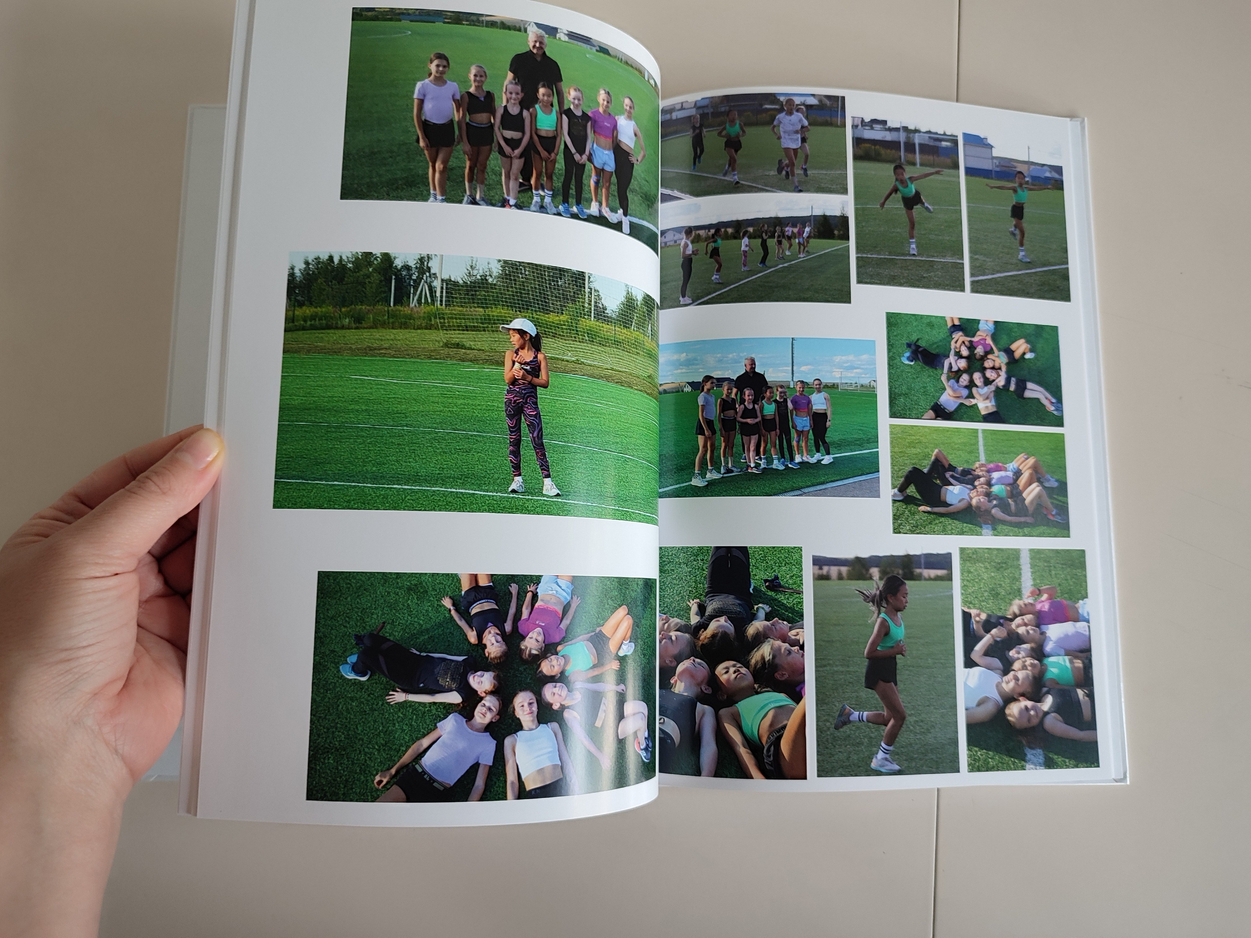 Книги КЛАССИКА (листы мягкие собираются в классический блок; форматы — 20×20, 21×30, 30×20, 26×26, 30×30 -от 24 страниц до 160 страниц. Фотограф Алина Лебедь