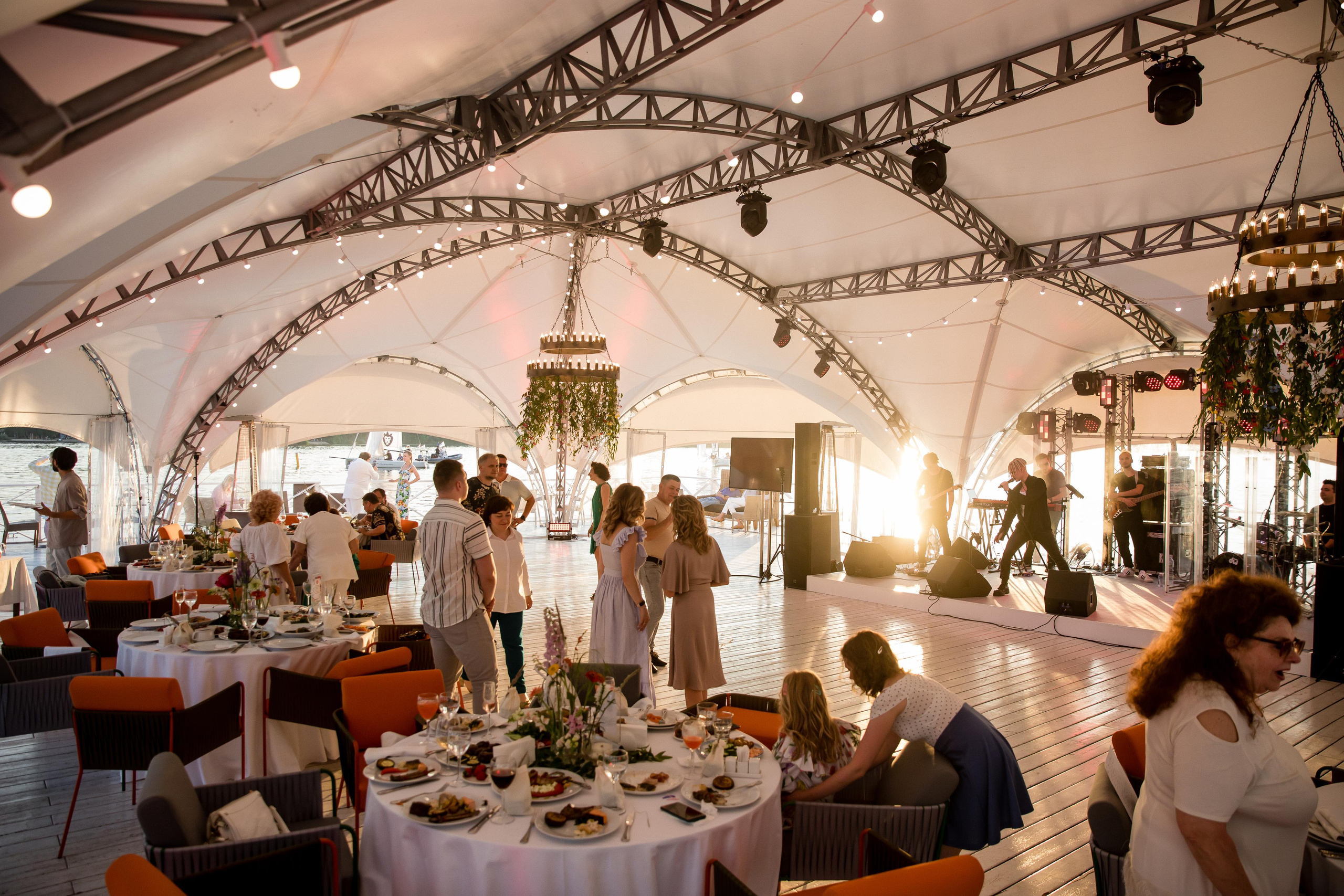 Супер Юбилей на берегу реки. Репортажной и Свадебный фотограф Слава Цесарь