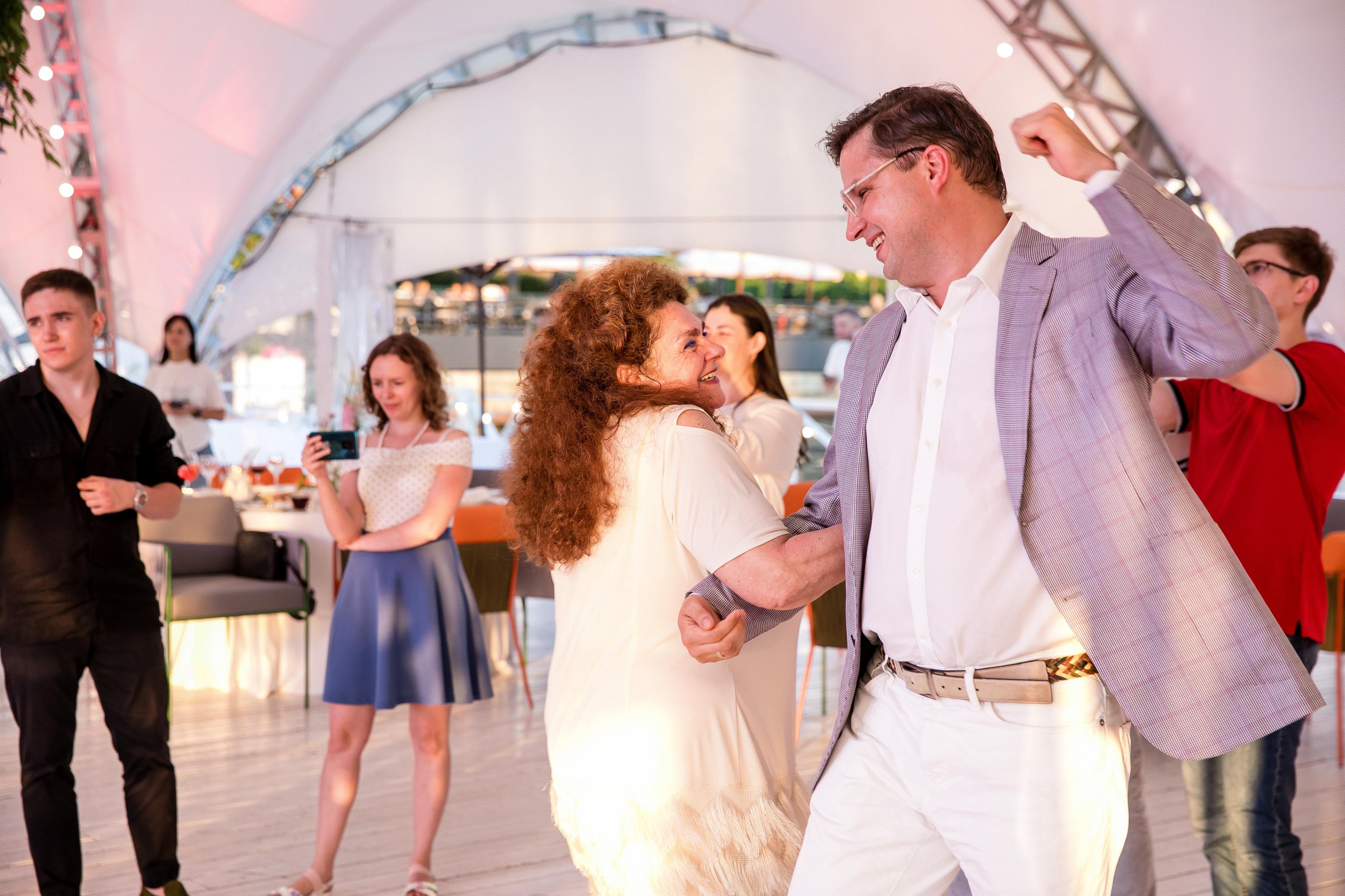 Супер Юбилей на берегу реки. Репортажной и Свадебный фотограф Слава Цесарь