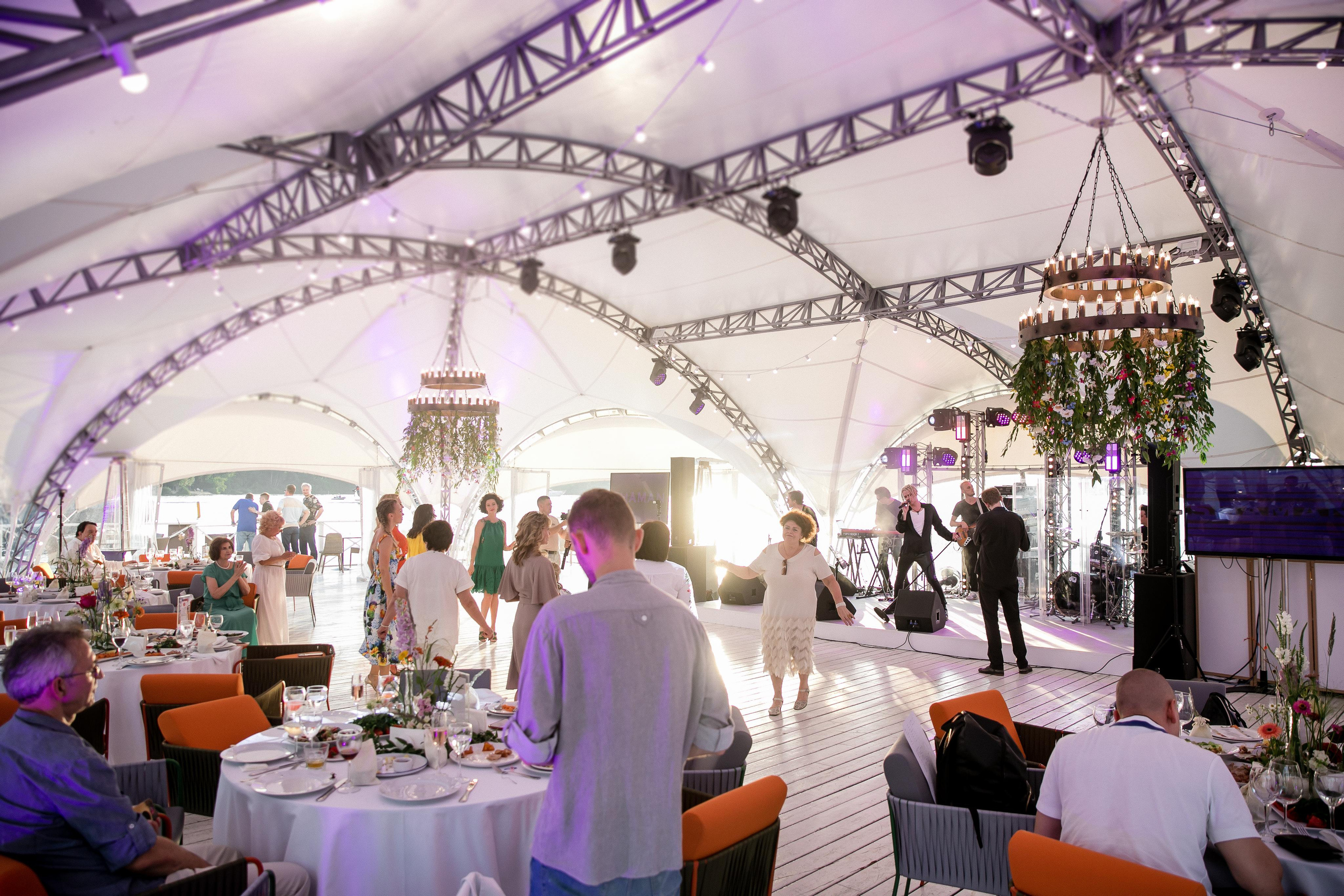 Супер Юбилей на берегу реки. Репортажной и Свадебный фотограф Слава Цесарь