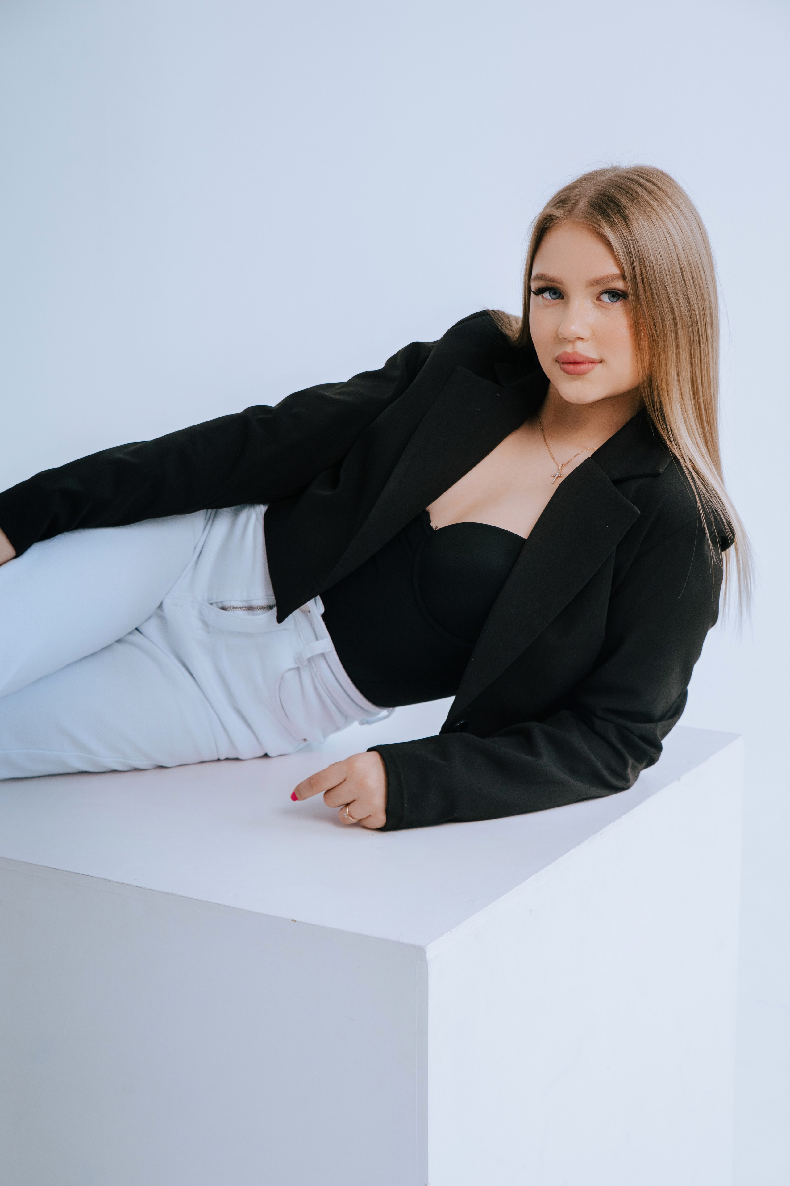 11А — школа № 17 Выпуск 2024. Фотограф Ярмишко Дарья. Выпускные фотокниги