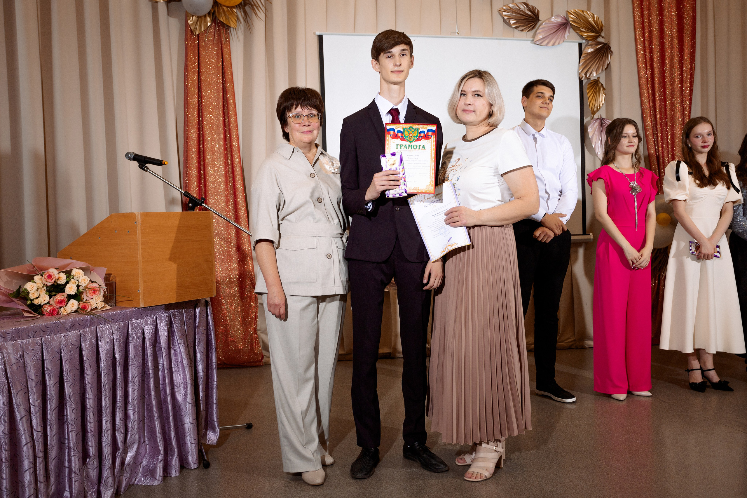 ВРУЧЕНИЕ АТТЕСТАТОВ: Пример. Все фото. Профессиональный фотограф в Ижевске Леша Петров
