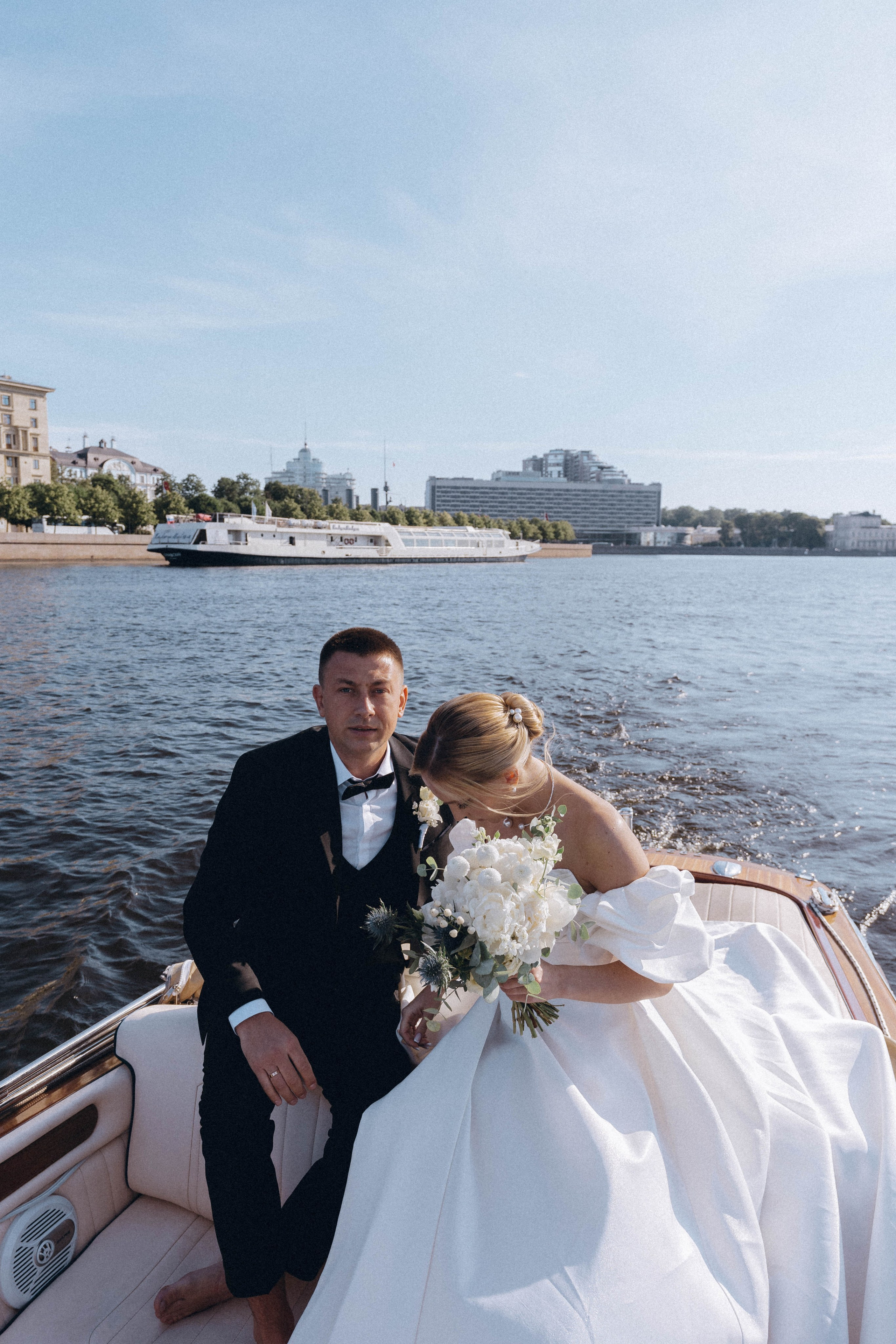 СВАДЕНБНАЯ СЬЕМКА НА КАТЕРЕ ПО КАНАЛАМ САНКТ-ПЕТЕРБУРГА И В АКВАТОРИИ НЕВЫ. Профессиональный фотограф, Санкт-Петербург — Виктория Богомолова