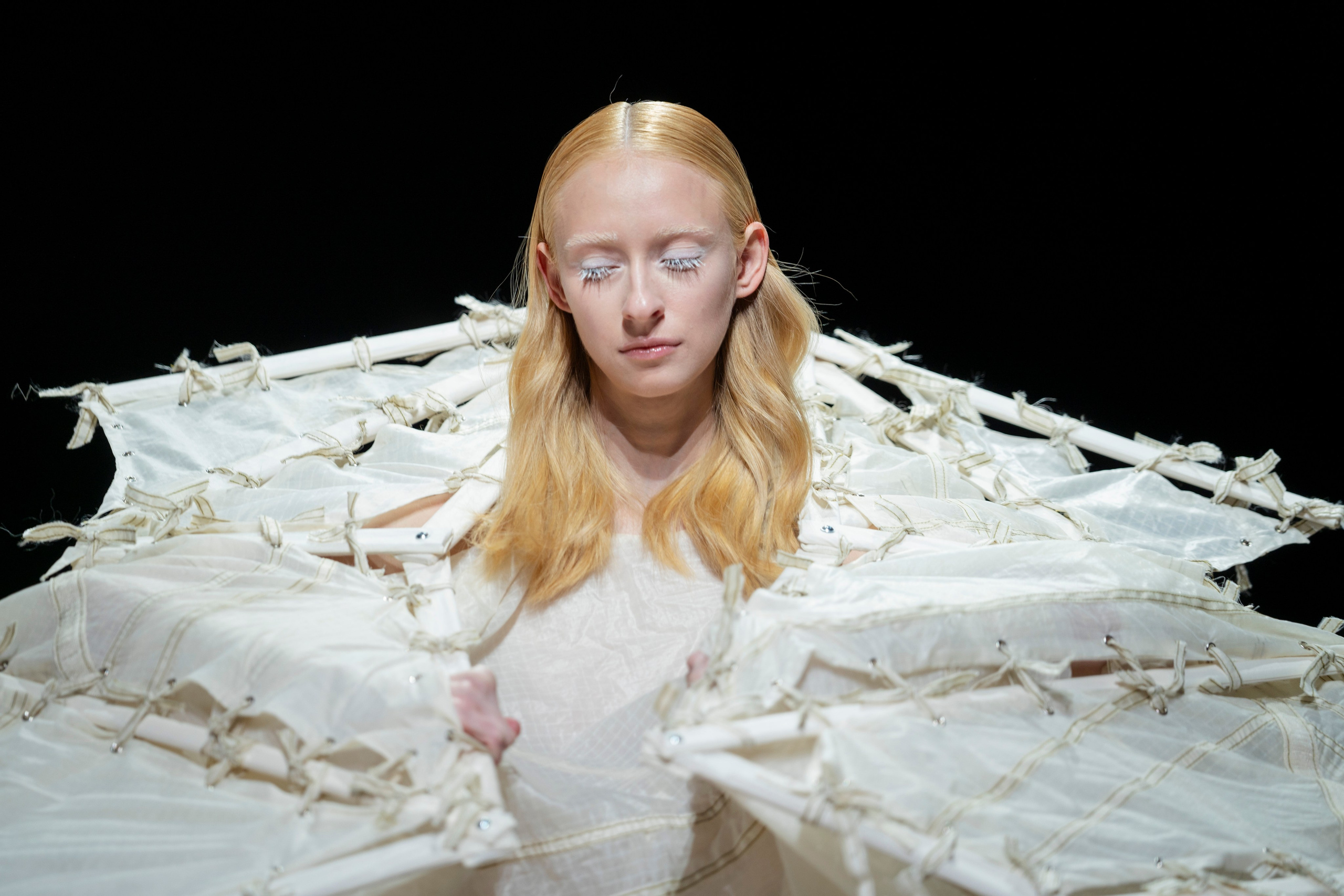 Показ Школы дизайна НИУ ВШЭ на Московской неделе моды. Фотограф в Москве Савкина Евгения