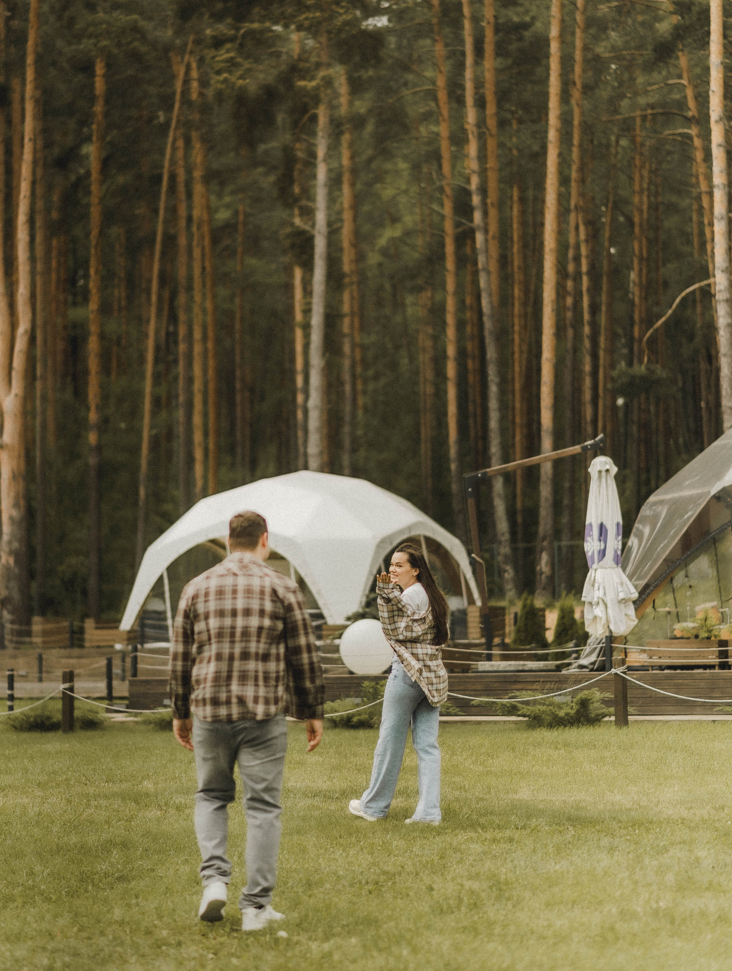 Любовь на берегу озера. Ваш личный фотограф в Пскове Анаис Рамирез